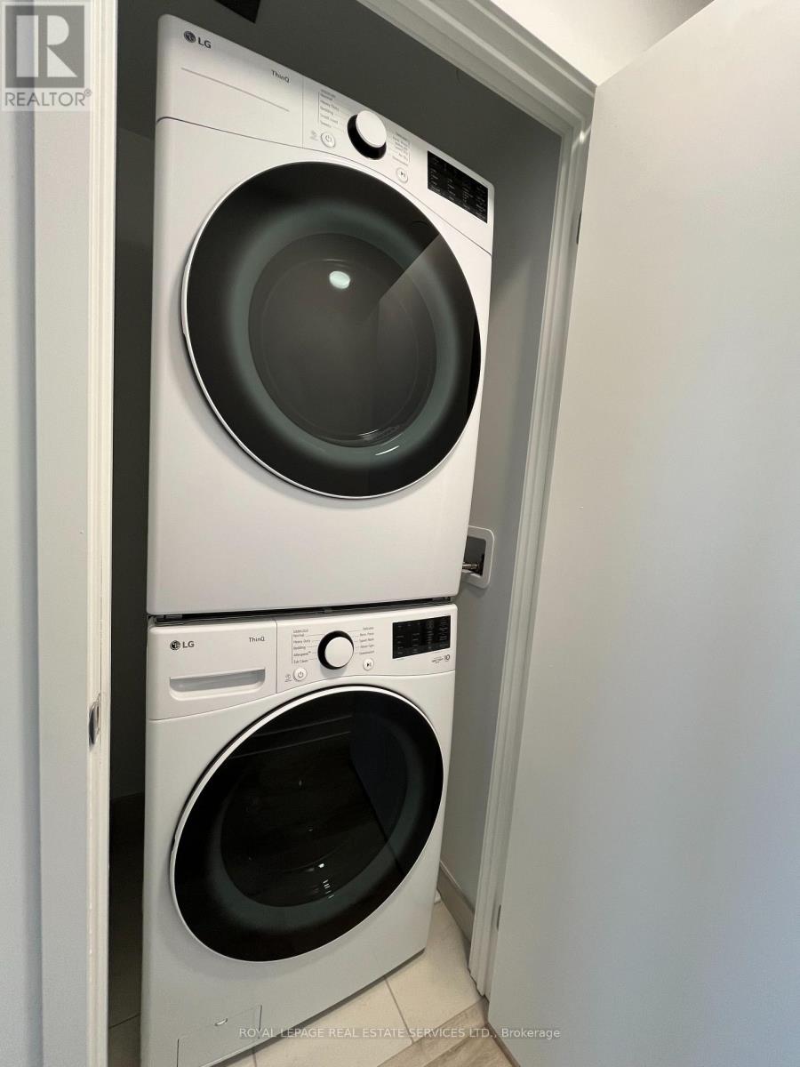 3210 - 395 Square One Drive, Mississauga, Ontario  L5B 0P6 - Photo 14 - W12644244