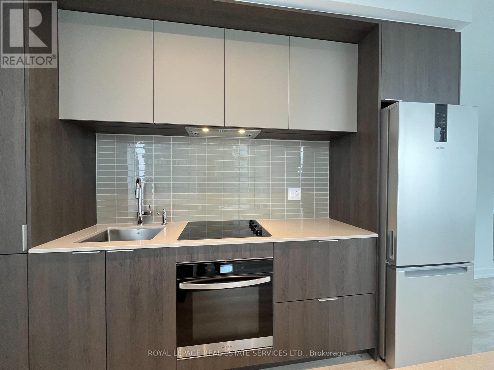 3210 - 395 Square One Drive, Mississauga, Ontario  L5B 0P6 - Photo 2 - W12644244