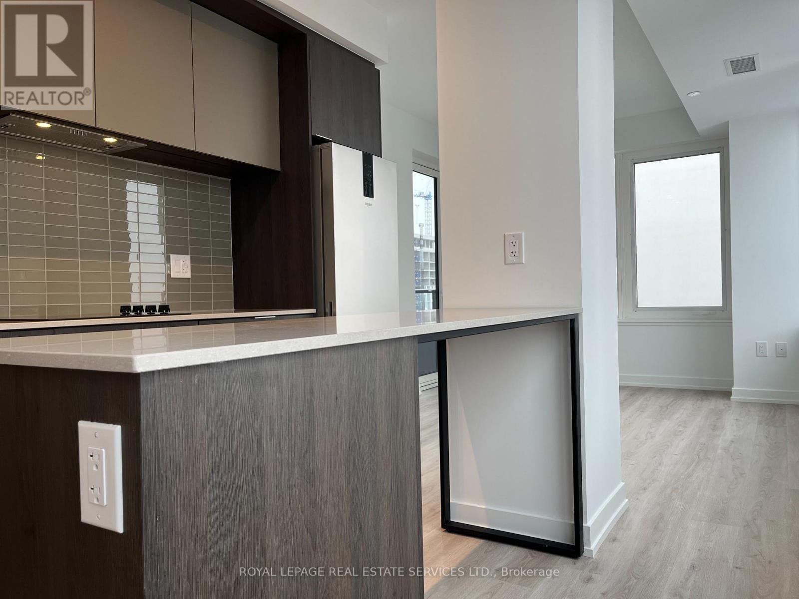 3210 - 395 Square One Drive, Mississauga, Ontario  L5B 0P6 - Photo 3 - W12644244