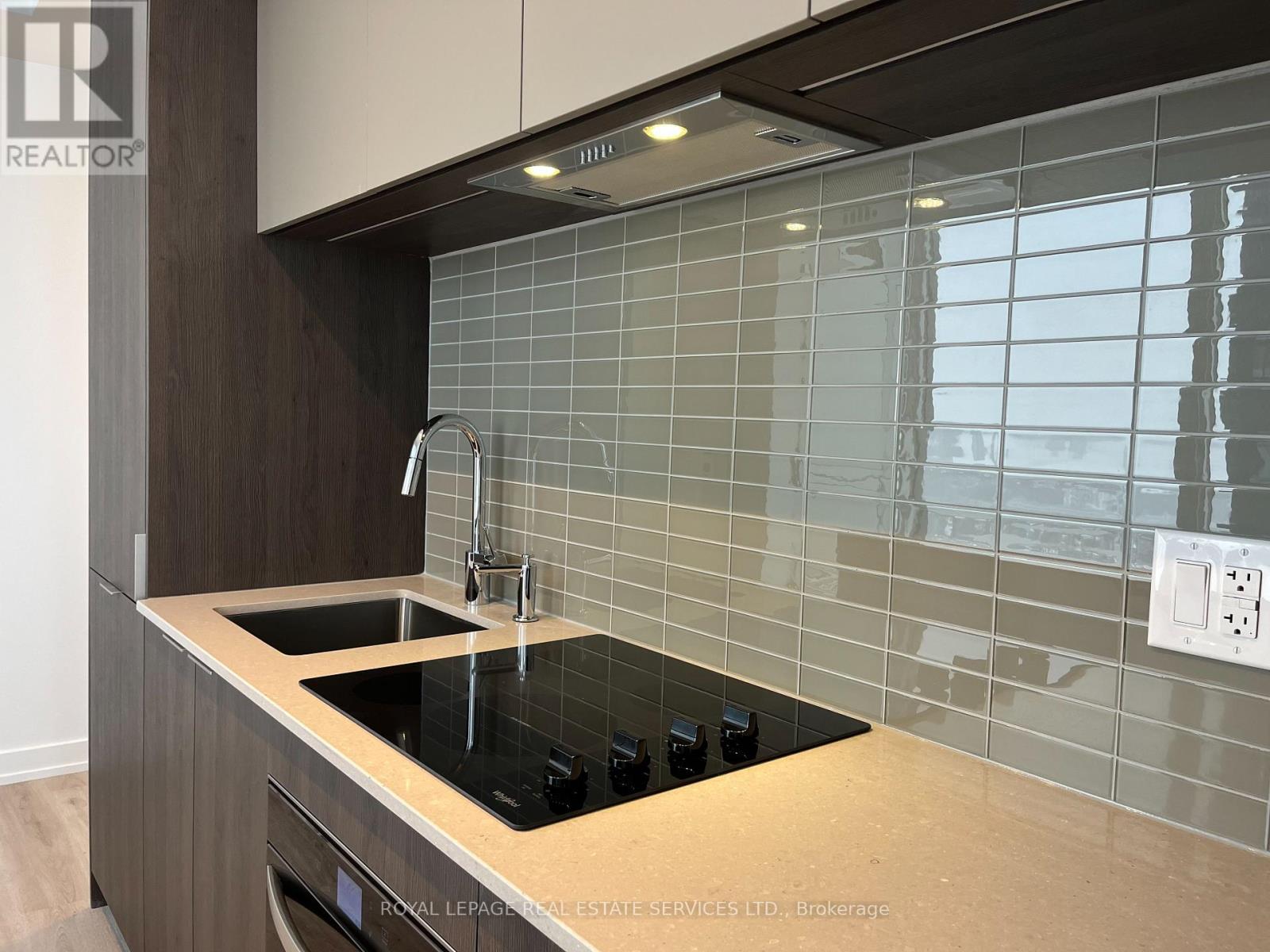 3210 - 395 Square One Drive, Mississauga, Ontario  L5B 0P6 - Photo 9 - W12644244