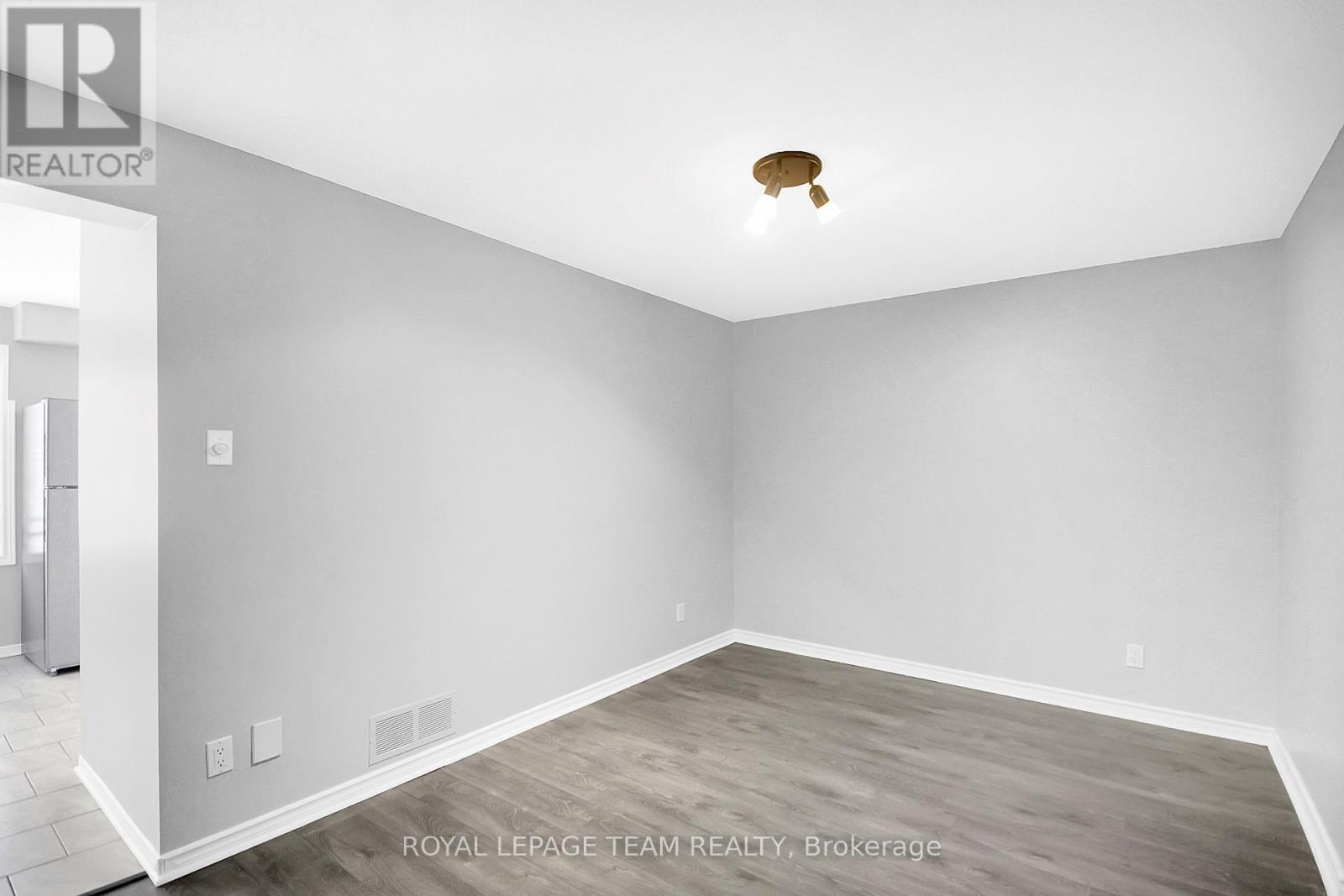 4 - 7 Wrenwood Crescent, Ottawa, Ontario  K2G 5V3 - Photo 13 - X12644280