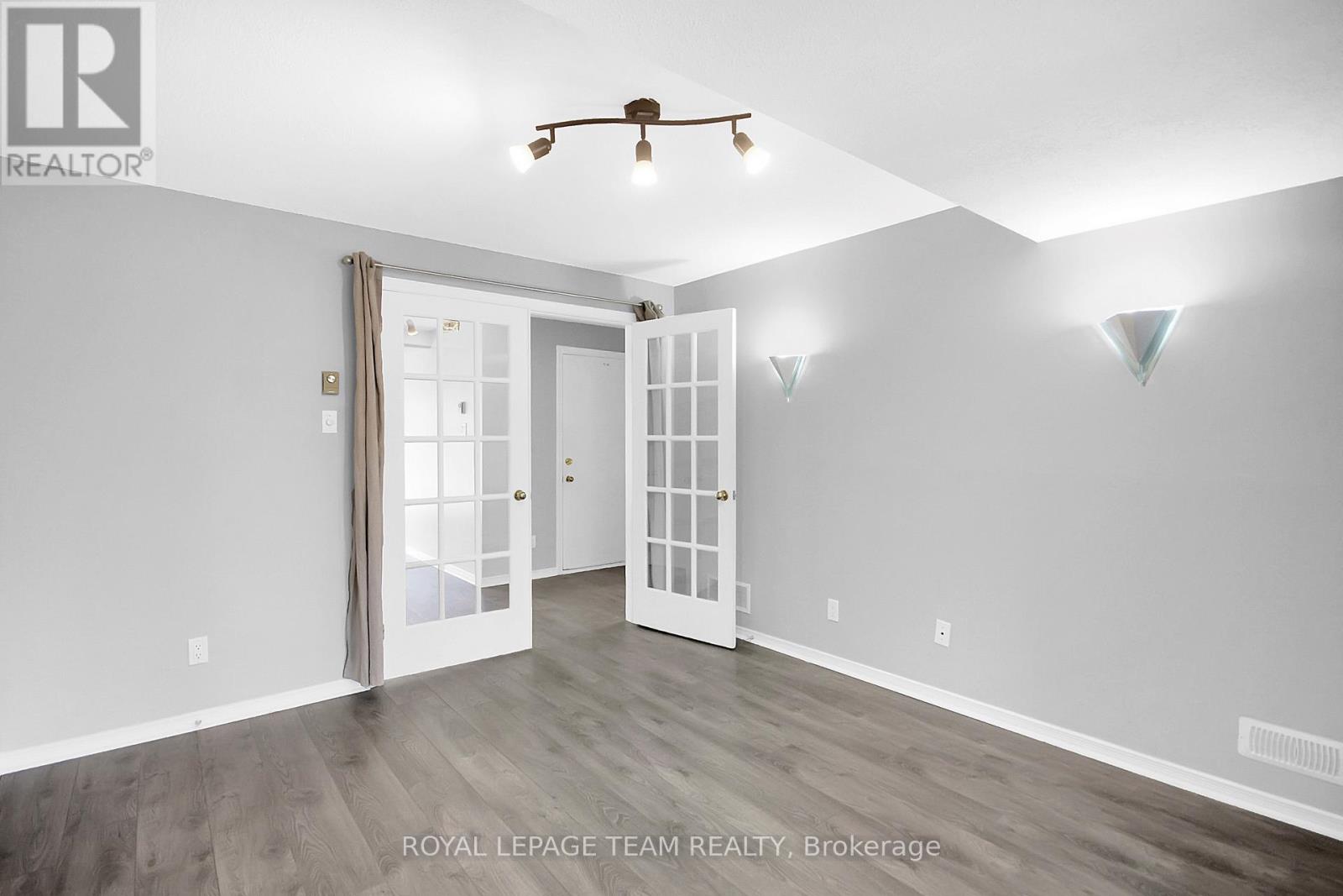 4 - 7 Wrenwood Crescent, Ottawa, Ontario  K2G 5V3 - Photo 7 - X12644280