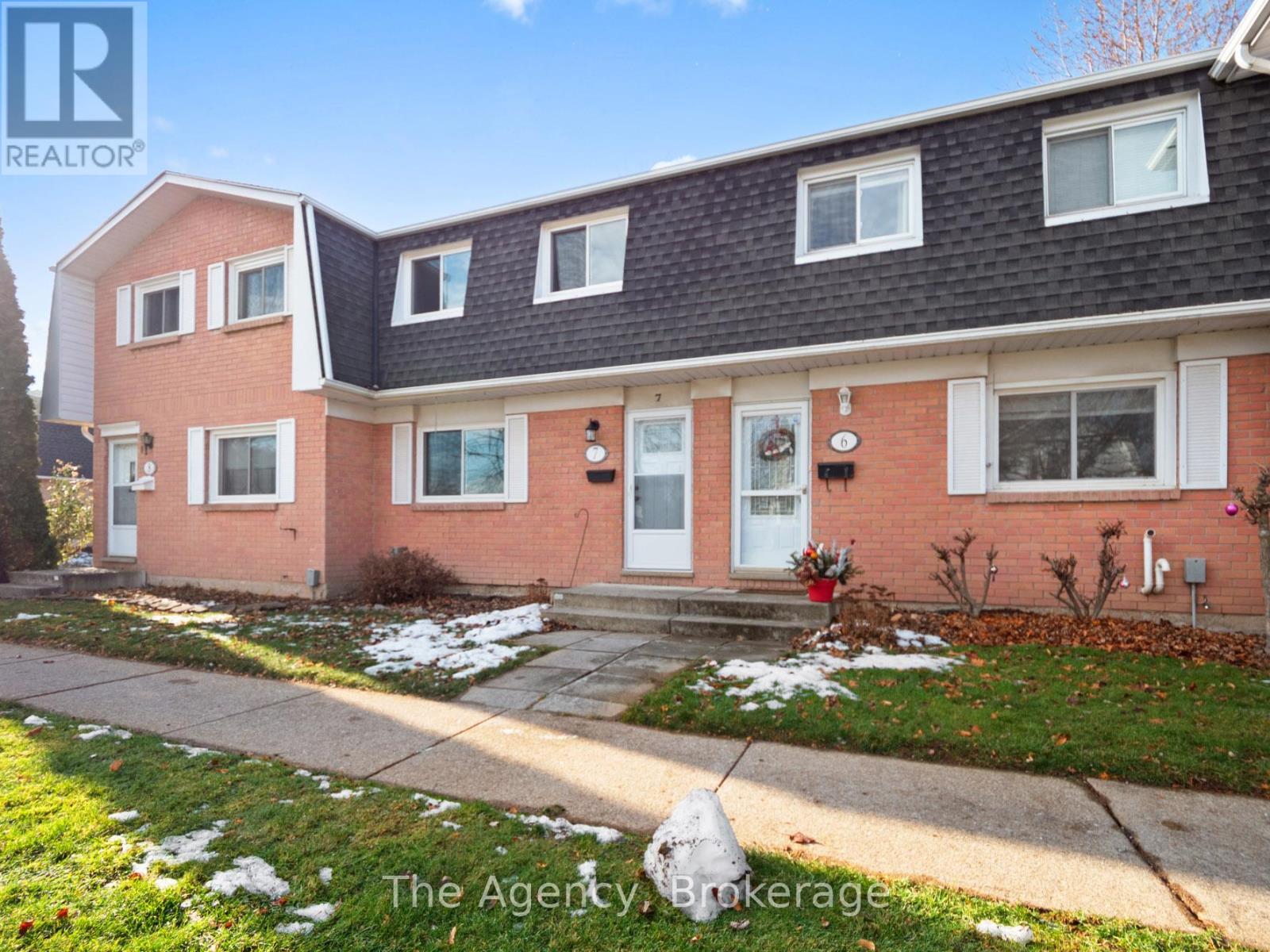 7 - 185 Denistoun Street, Welland, Ontario  L3C 6J6 - Photo 2 - X12644284