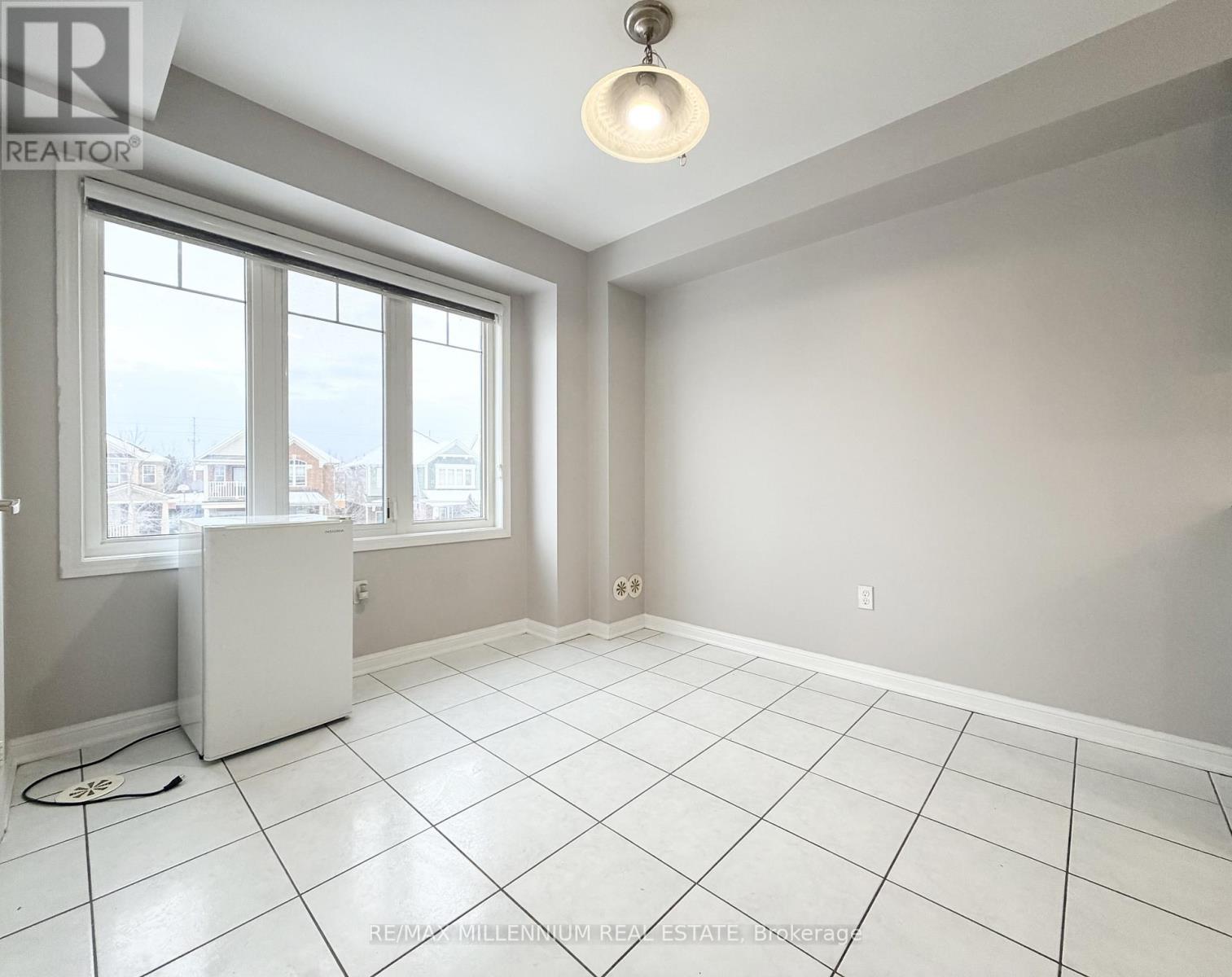 16 Saunter Court, Brampton, Ontario  L7A 0S7 - Photo 10 - W12644266