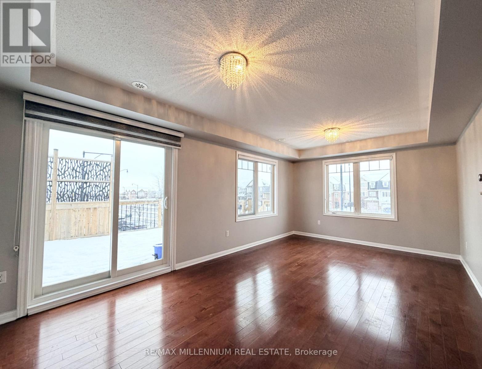 16 Saunter Court, Brampton, Ontario  L7A 0S7 - Photo 4 - W12644266