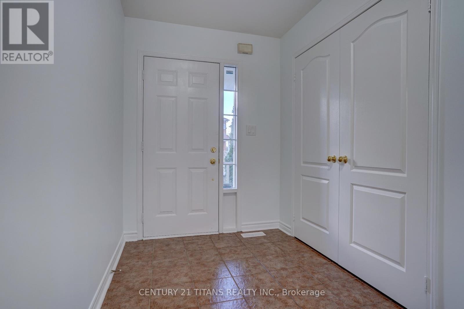 97 Triple Crown Avenue, Toronto, Ontario  M9W 7E2 - Photo 2 - W12644268