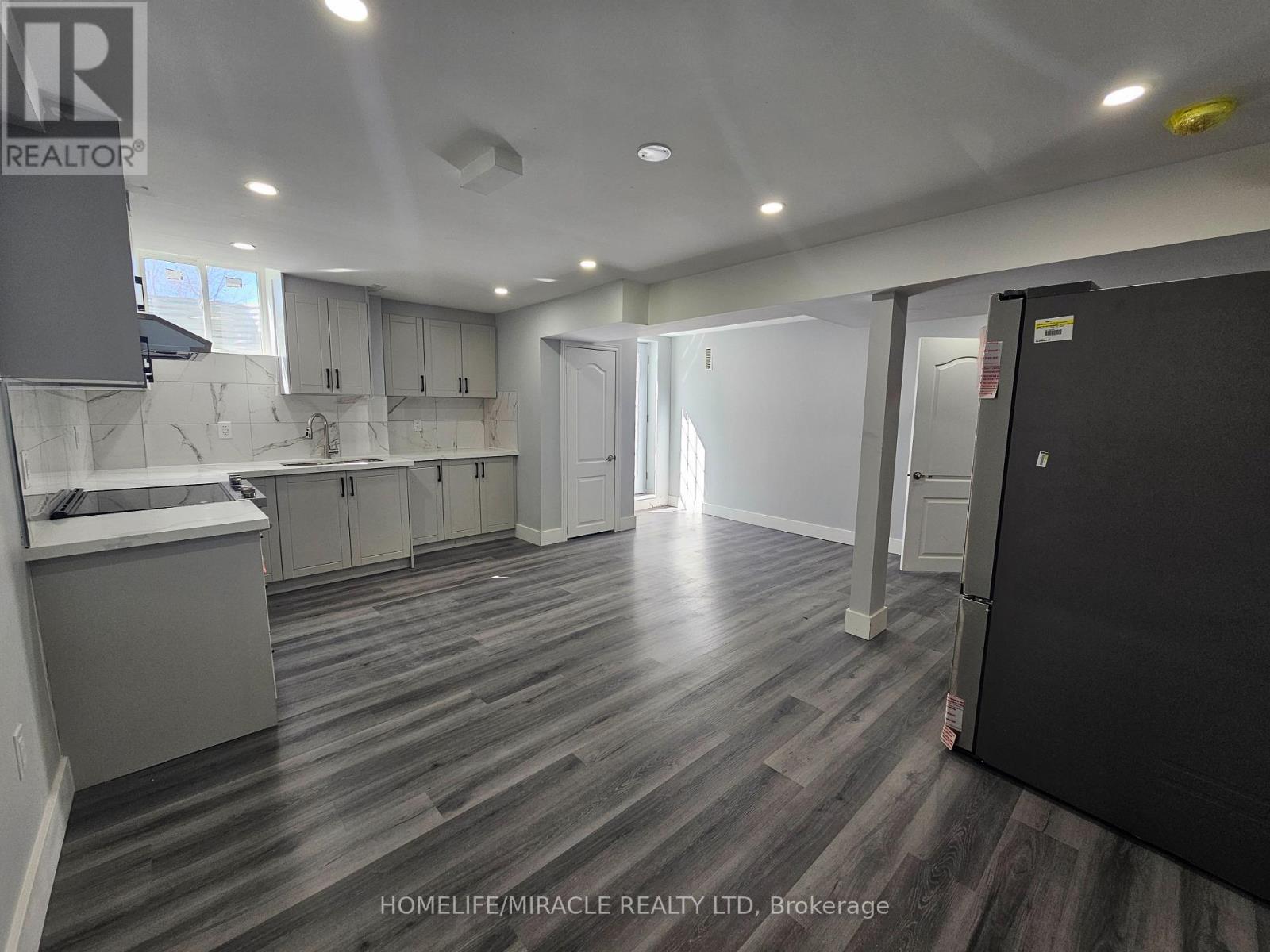 6306 Crickadorn Court N, Mississauga, Ontario  L5N 2J6 - Photo 8 - W12644272