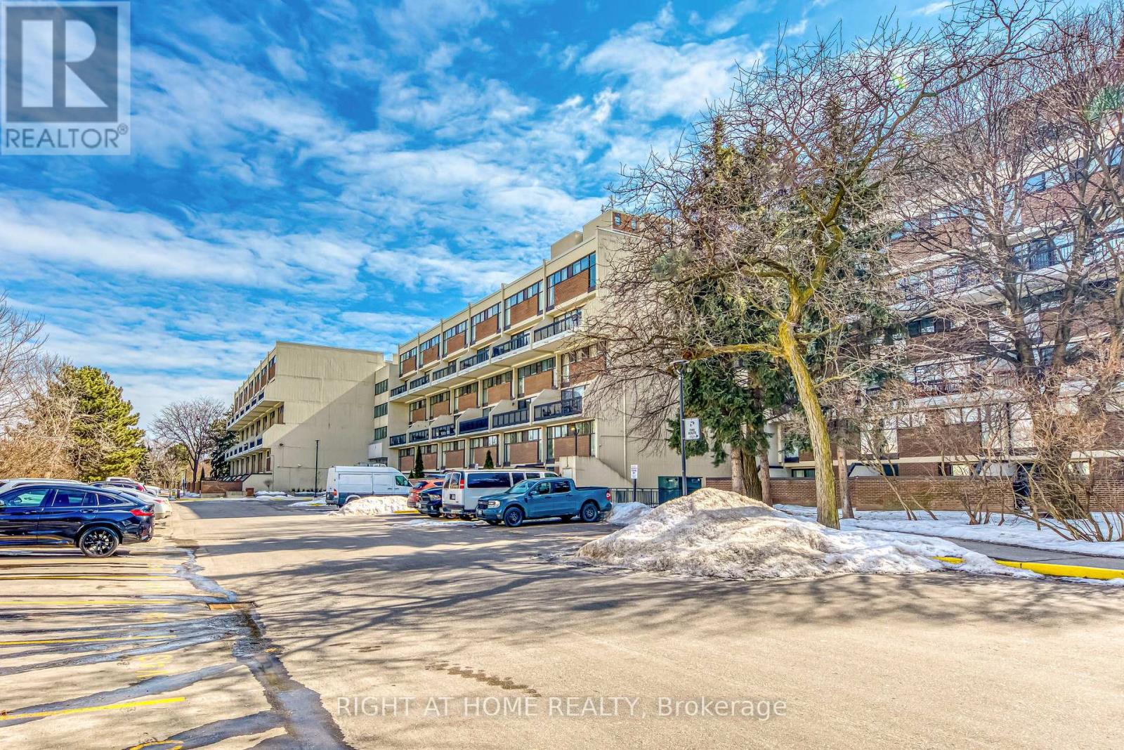 103 - 366 The East Mall, Toronto, Ontario  M9B 6C6 - Photo 2 - W12644286