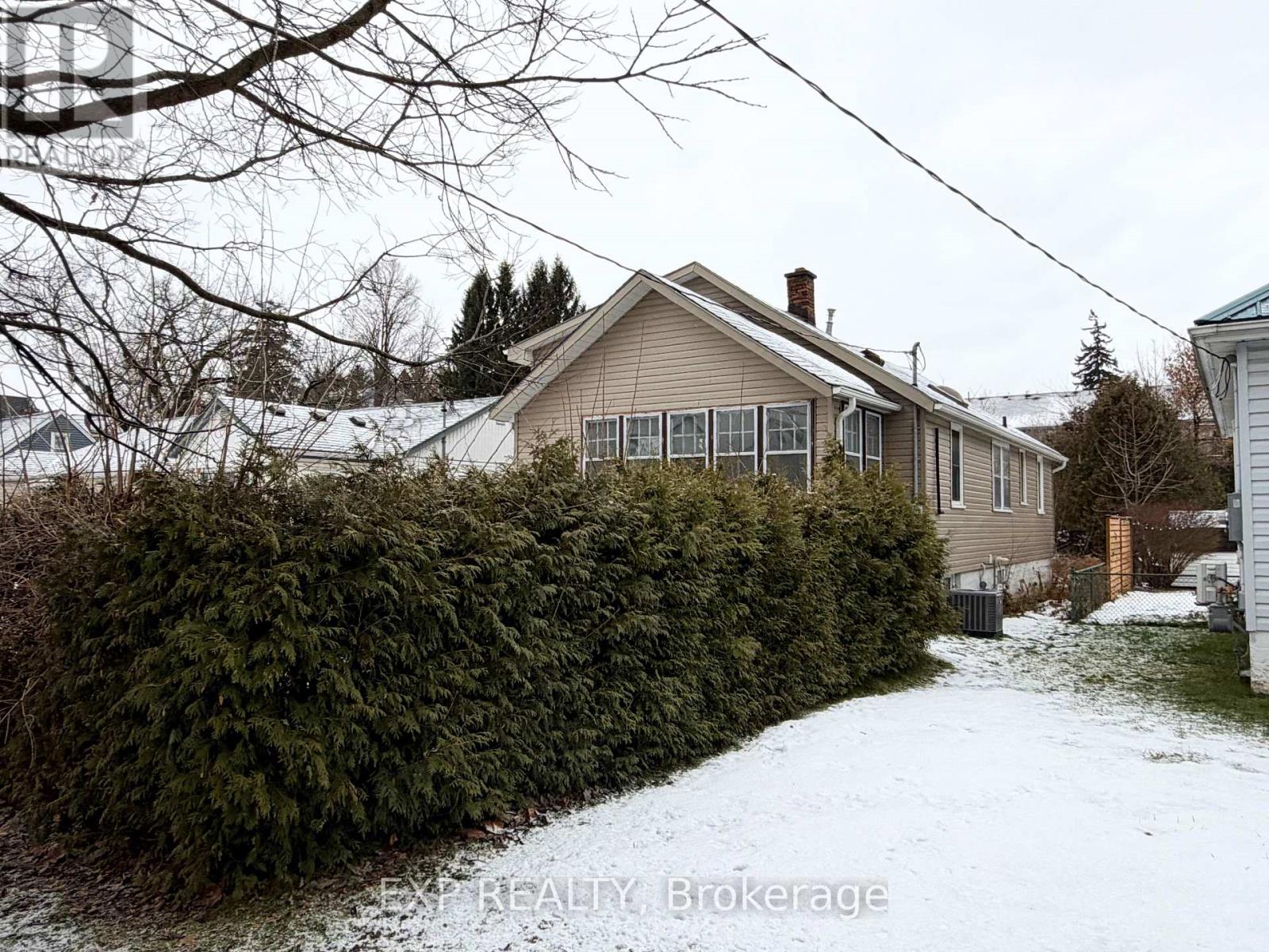 16 Nelson Street, Norfolk, Ontario  N3Y 3E3 - Photo 4 - X12644298