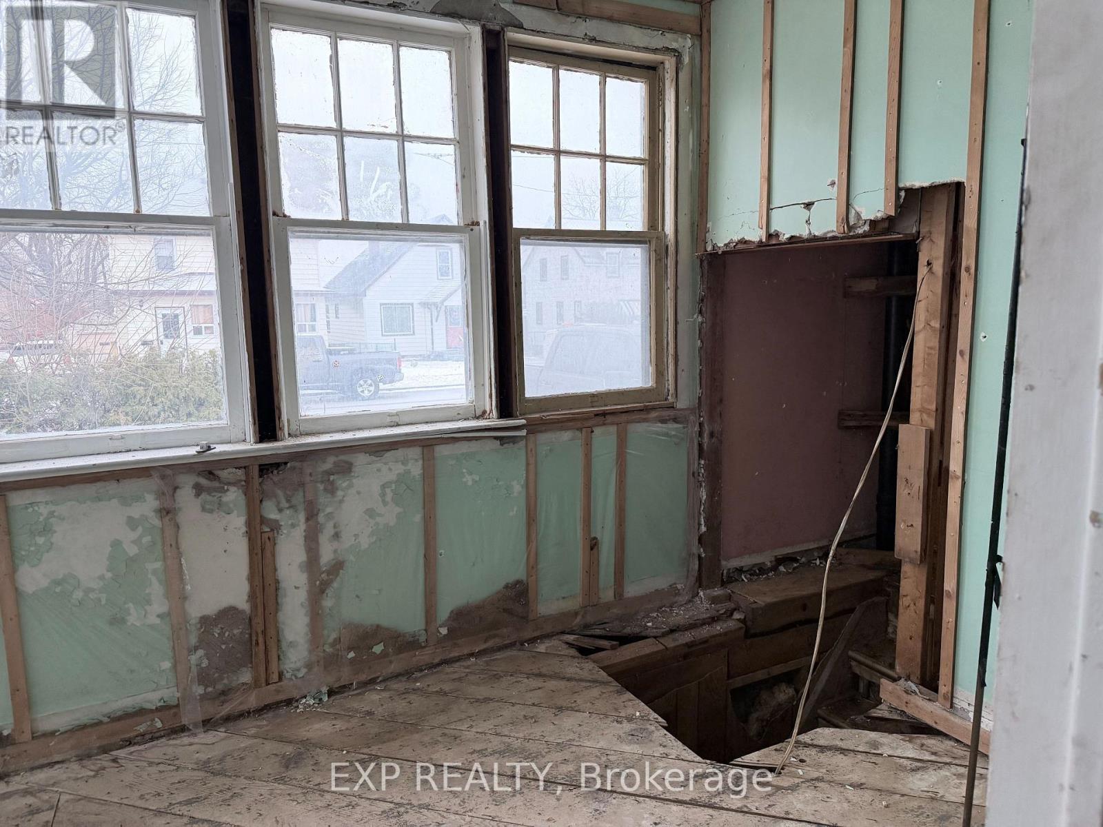 16 Nelson Street, Norfolk, Ontario  N3Y 3E3 - Photo 14 - X12644298