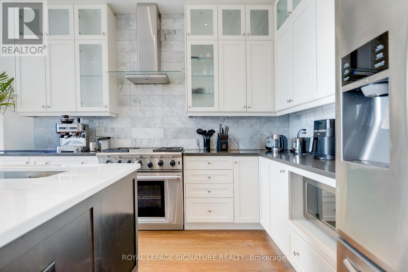 119b Hillside Avenue, Toronto, Ontario  M8V 1T3 - Photo 12 - W12644090