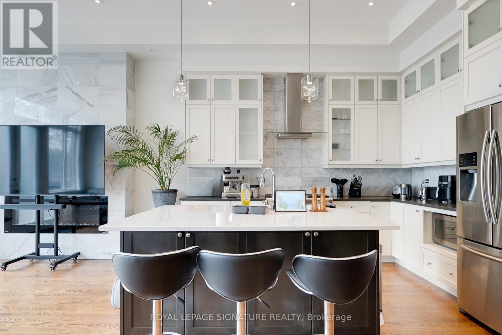 119b Hillside Avenue, Toronto, Ontario  M8V 1T3 - Photo 11 - W12644090