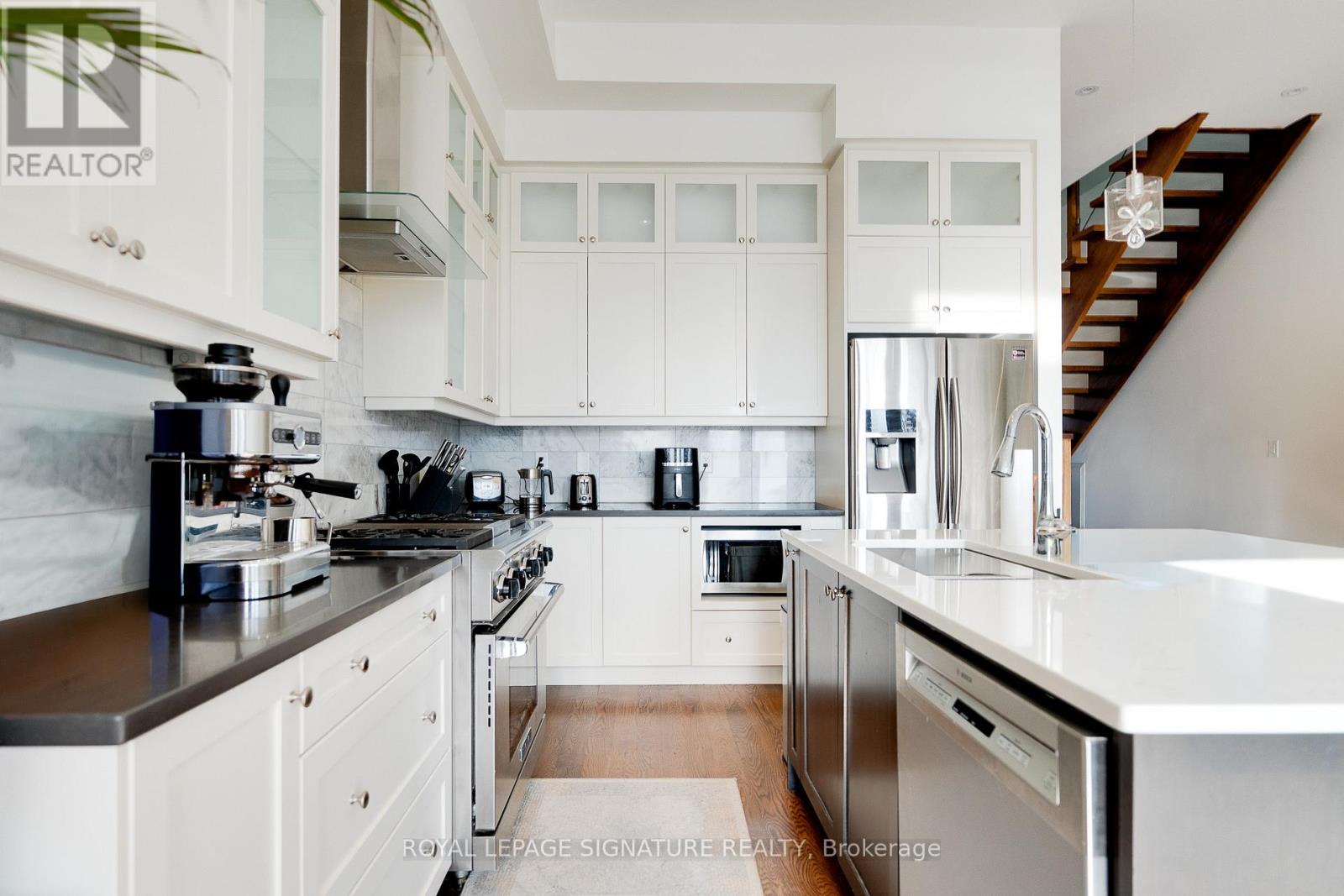 119b Hillside Avenue, Toronto, Ontario  M8V 1T3 - Photo 14 - W12644090