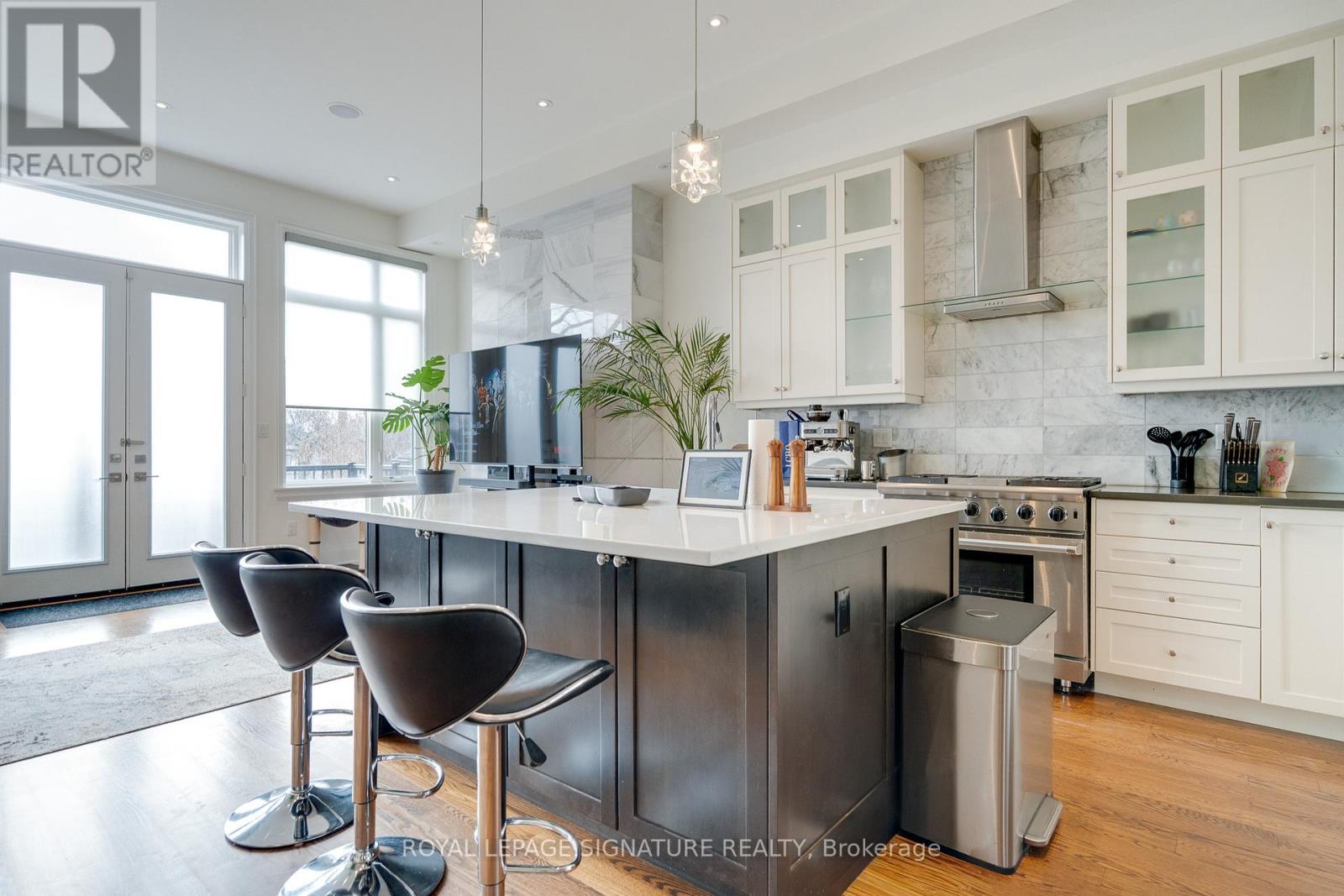 119b Hillside Avenue, Toronto, Ontario  M8V 1T3 - Photo 10 - W12644090