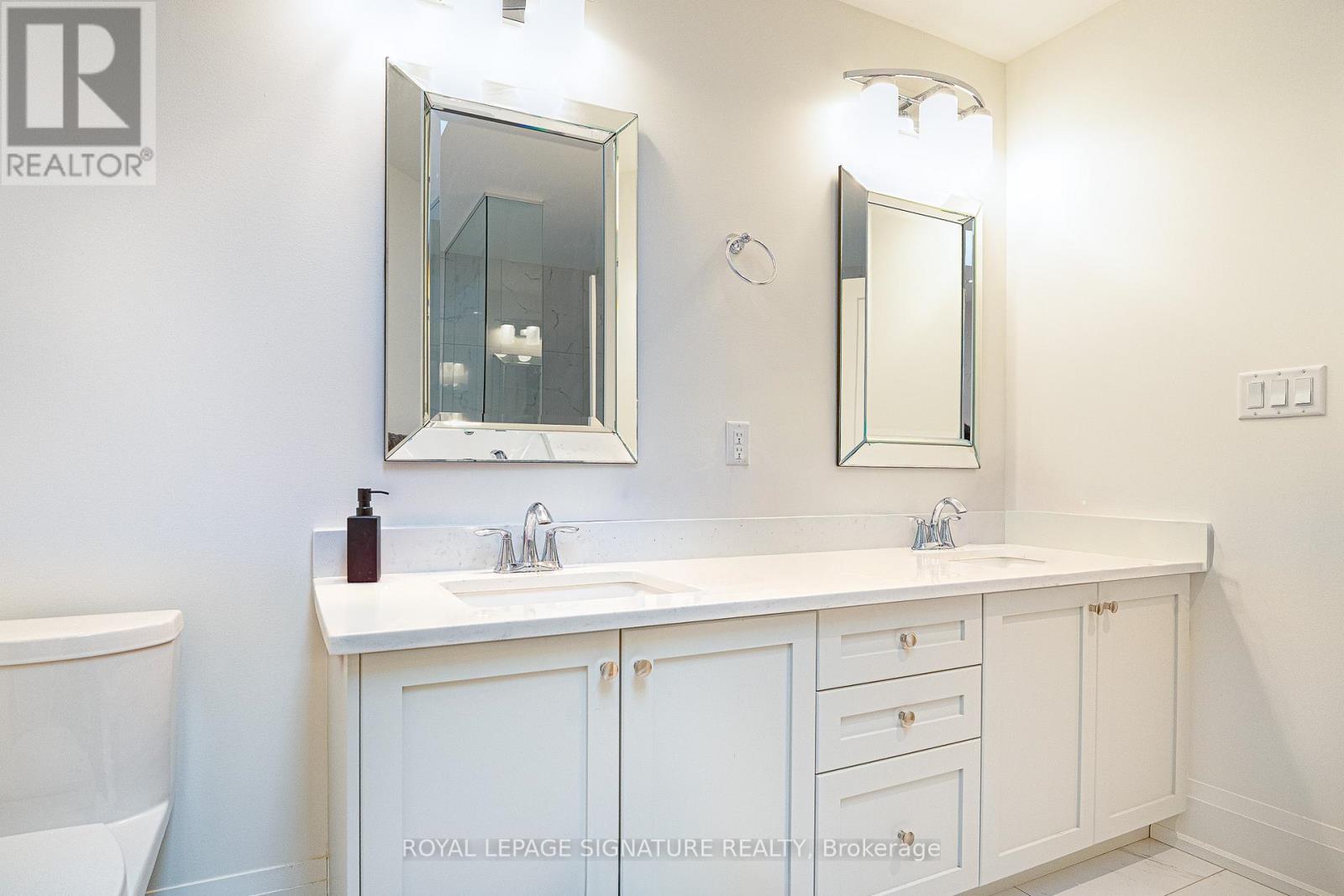 119b Hillside Avenue, Toronto, Ontario  M8V 1T3 - Photo 25 - W12644090