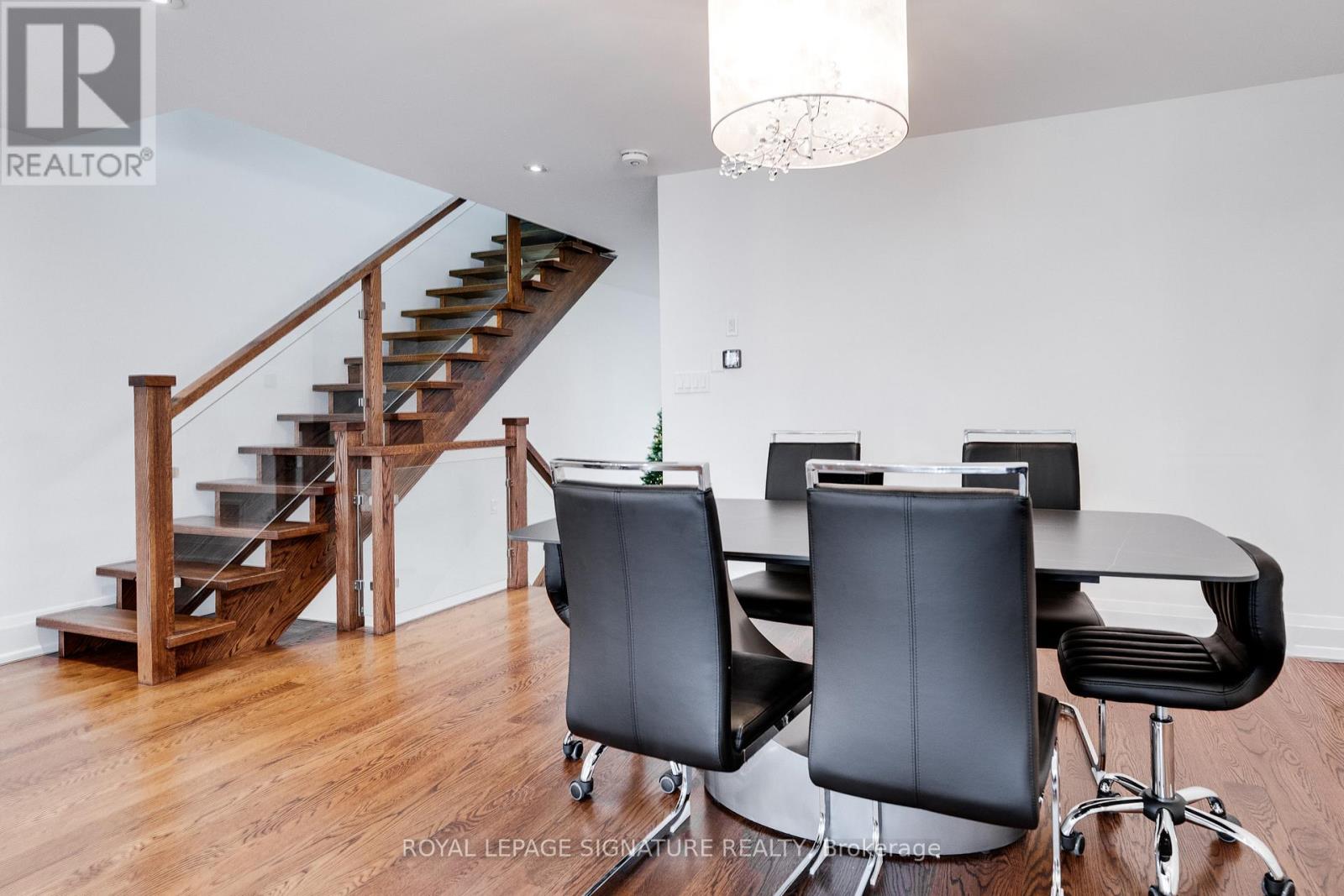 119b Hillside Avenue, Toronto, Ontario  M8V 1T3 - Photo 5 - W12644090