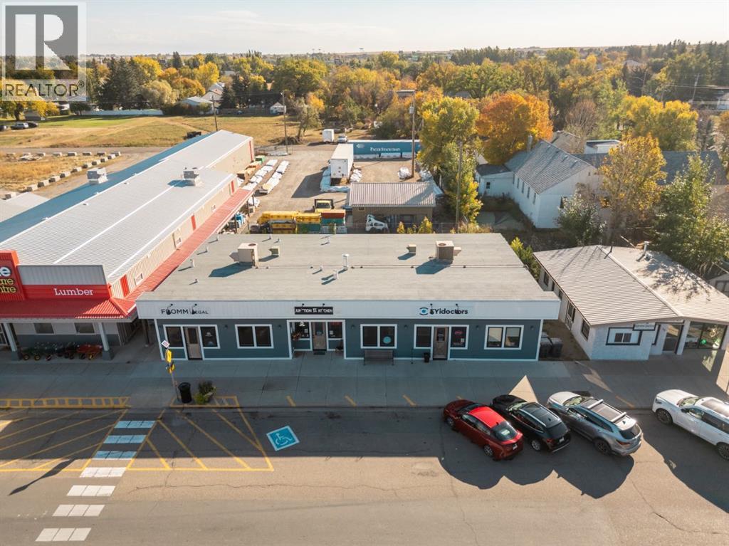 19 Broadway  N, Raymond, Alberta  T0K 2S0 - Photo 2 - A2184291