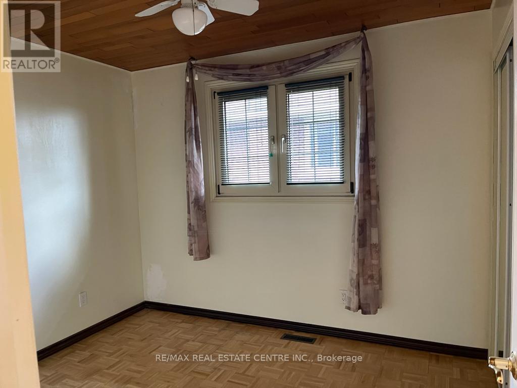 64 Sandsprings Crescent, Kitchener, Ontario  N2E 2A6 - Photo 12 - X12644310