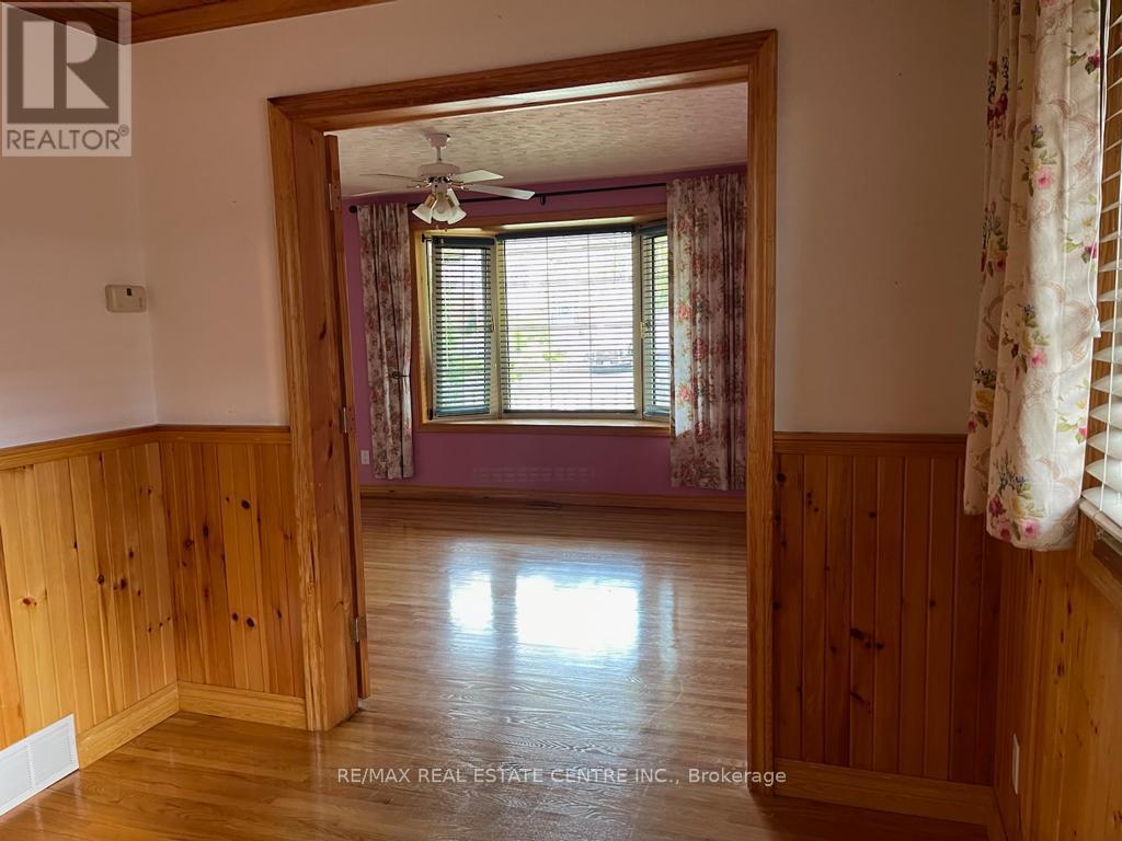 64 Sandsprings Crescent, Kitchener, Ontario  N2E 2A6 - Photo 3 - X12644310