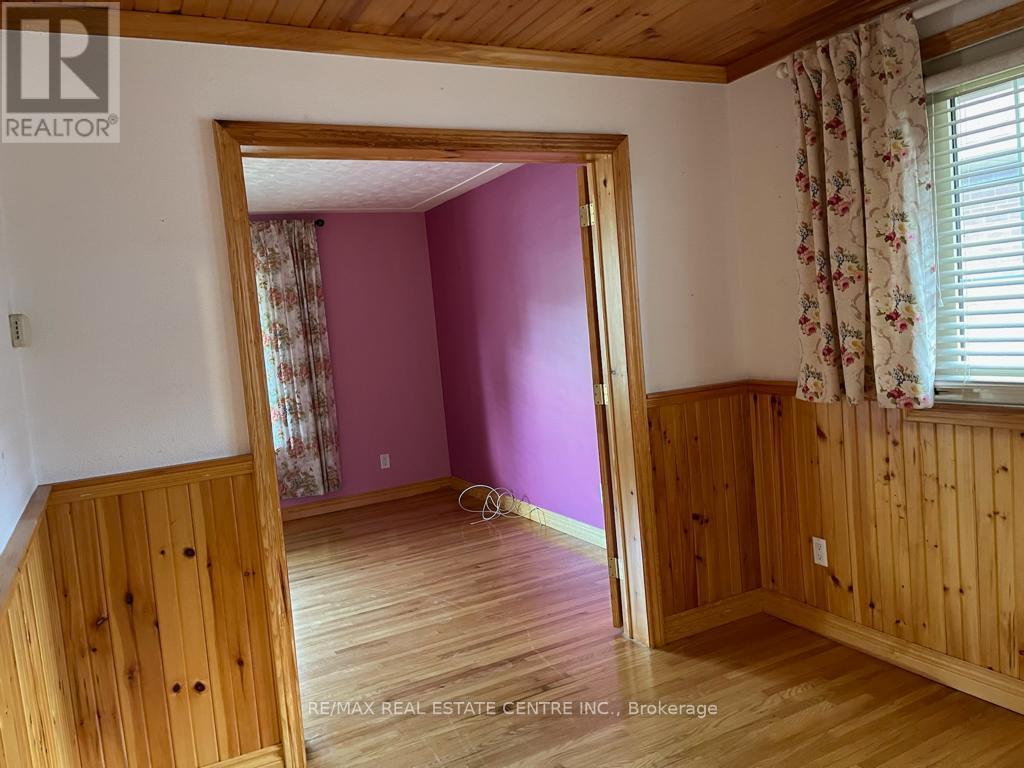 64 Sandsprings Crescent, Kitchener, Ontario  N2E 2A6 - Photo 4 - X12644310