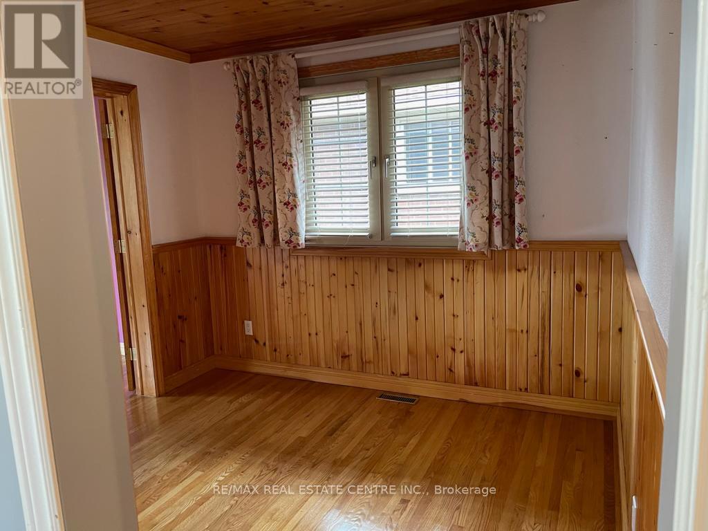 64 Sandsprings Crescent, Kitchener, Ontario  N2E 2A6 - Photo 8 - X12644310