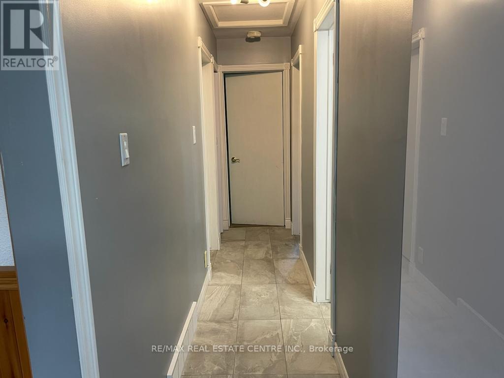 64 Sandsprings Crescent, Kitchener, Ontario  N2E 2A6 - Photo 9 - X12644310