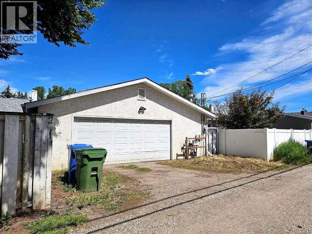 2219 Halifax Crescent Nw, Calgary, Alberta  T2M 4E1 - Photo 7 - A2270302