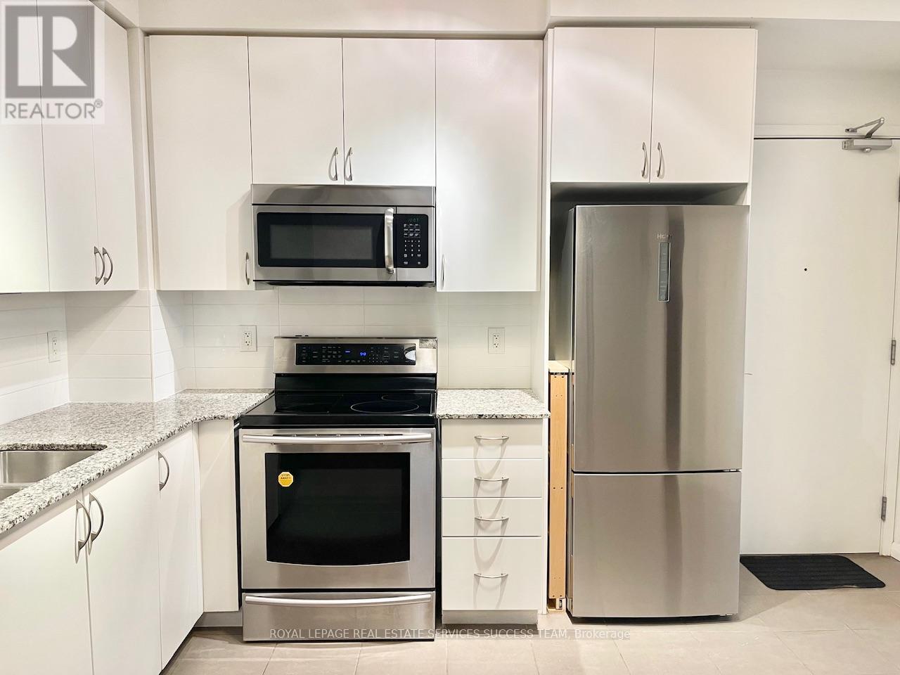 241 - 36 Via Bagnato Street, Toronto, Ontario  M6A 0B7 - Photo 7 - W12457620