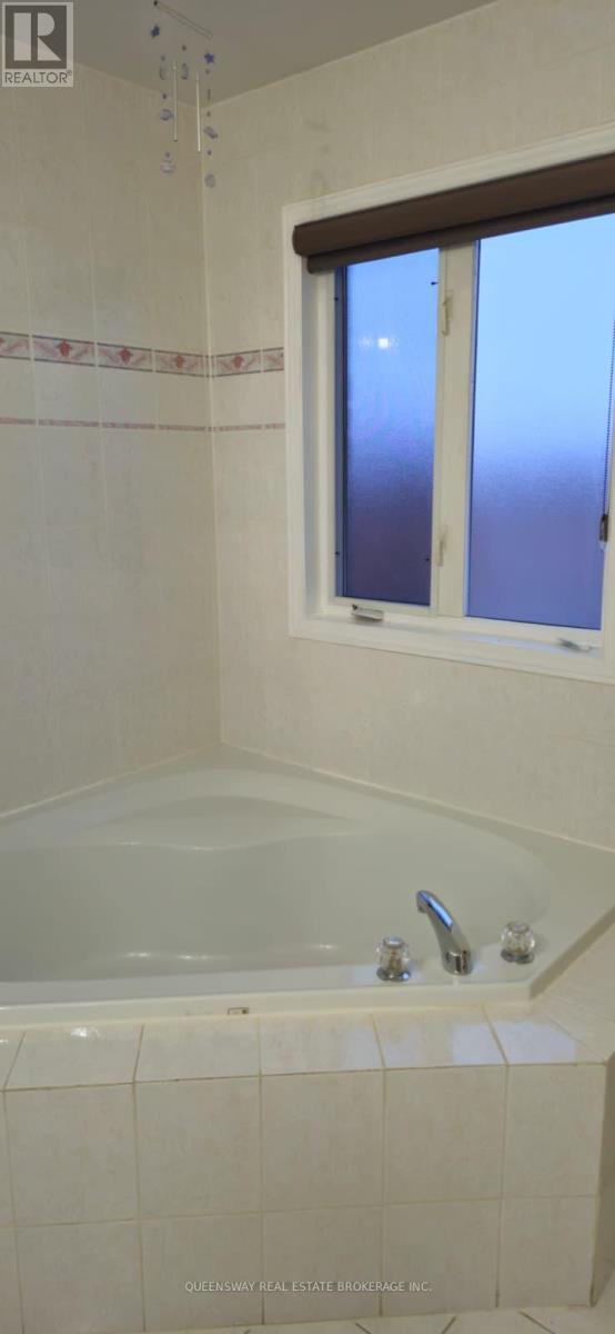 21 Flatlands Way, Brampton, Ontario  L6R 2B5 - Photo 11 - W12644348