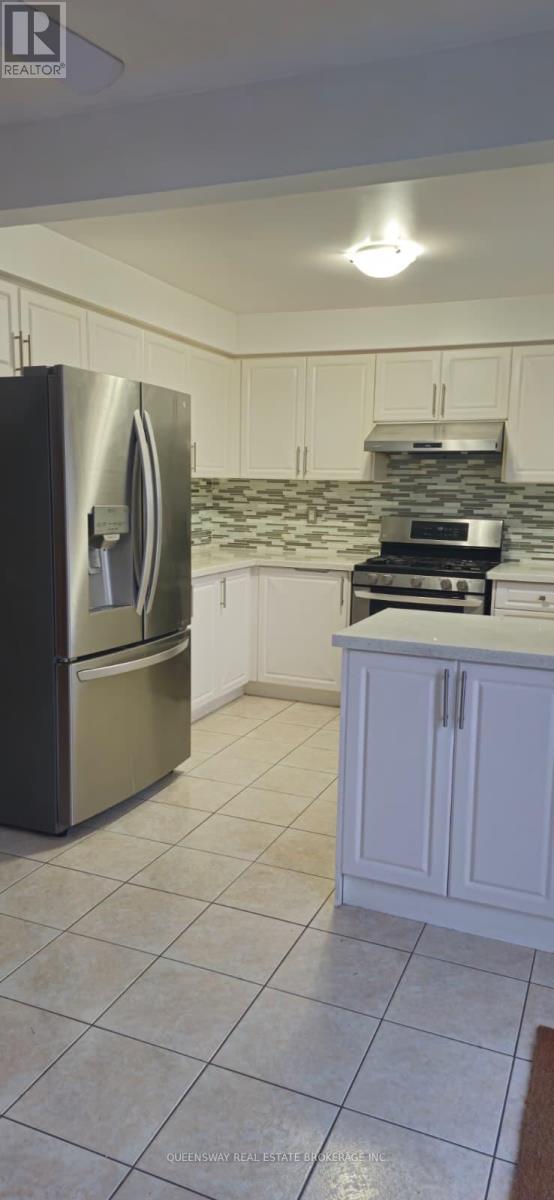 21 Flatlands Way, Brampton, Ontario  L6R 2B5 - Photo 2 - W12644348