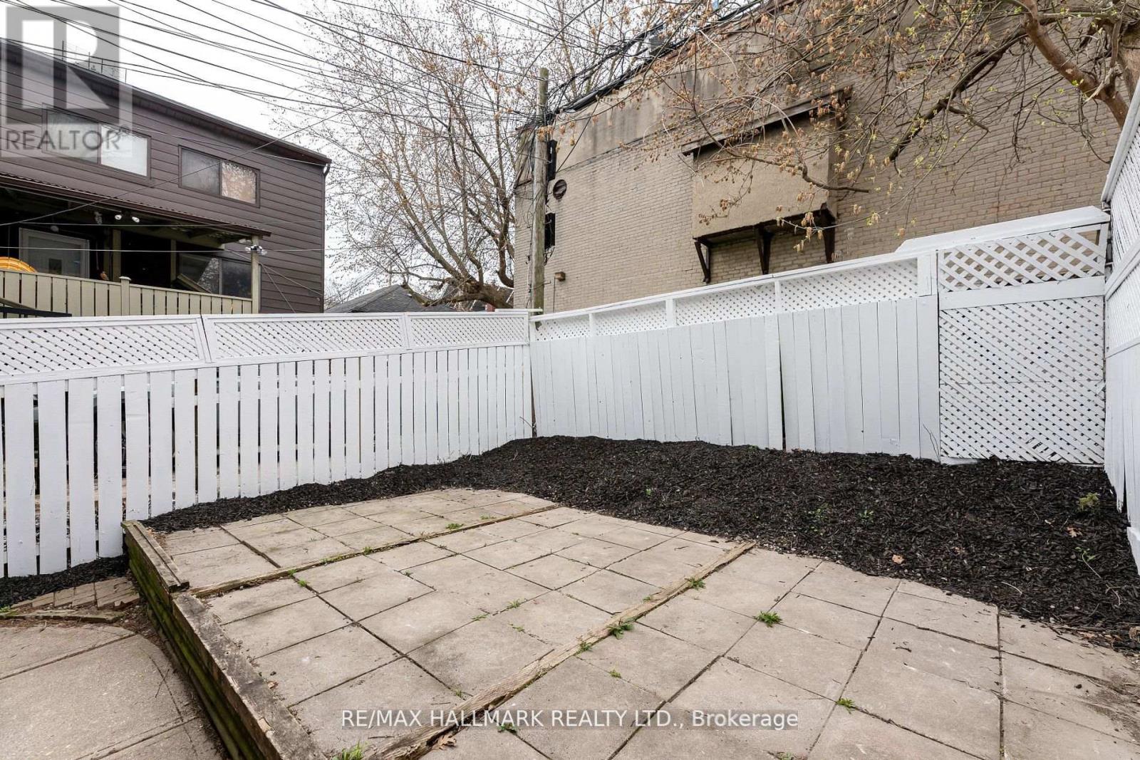 106 Willow Avenue, Toronto, Ontario  M4E 3K3 - Photo 23 - E12483437