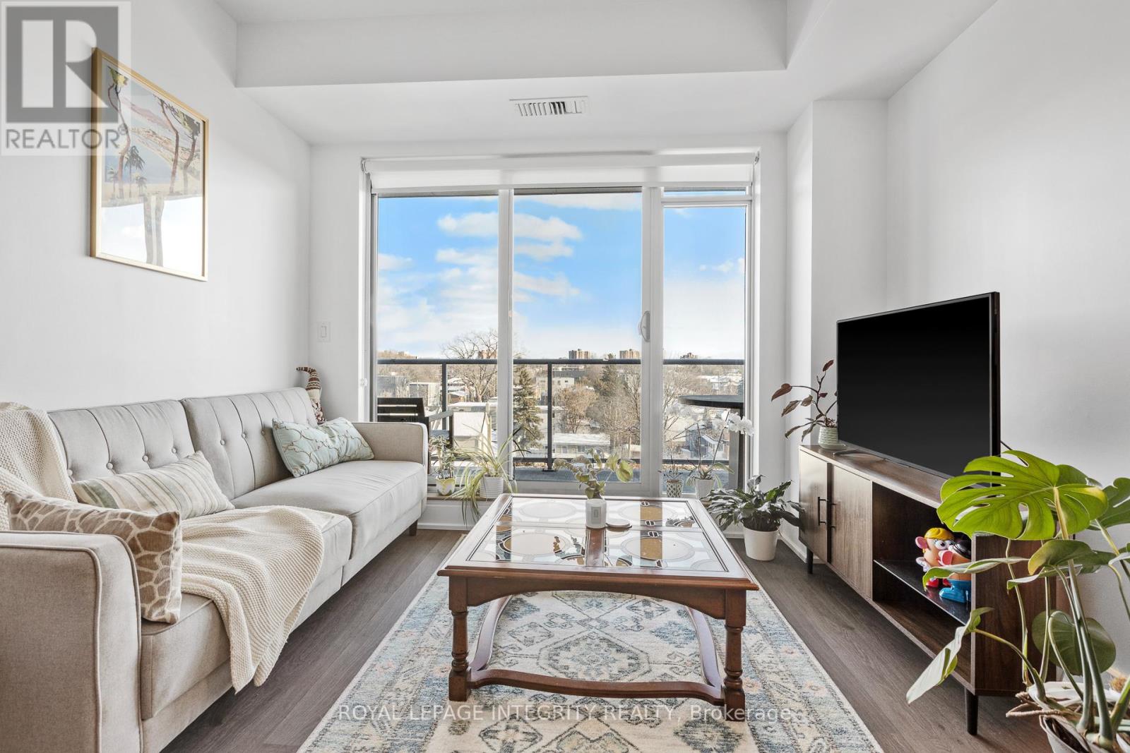 410 - 7 Marquette Avenue, Ottawa, Ontario  K1L 8A7 - Photo 4 - X12644354