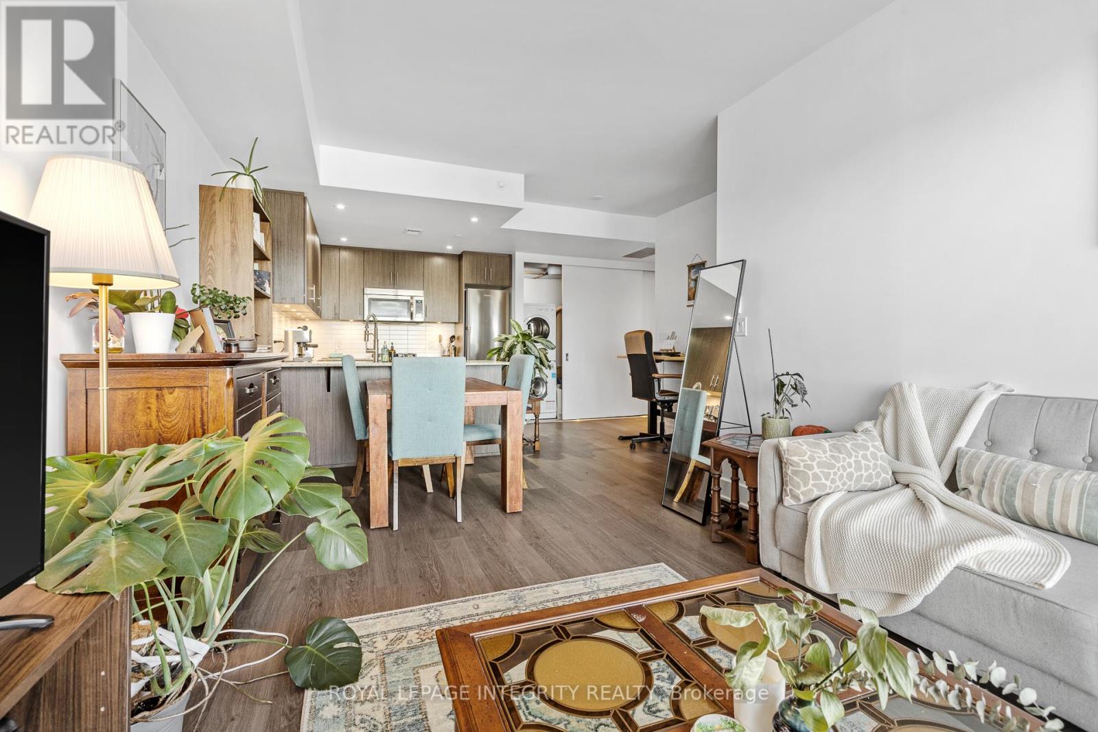 410 - 7 Marquette Avenue, Ottawa, Ontario  K1L 8A7 - Photo 6 - X12644354