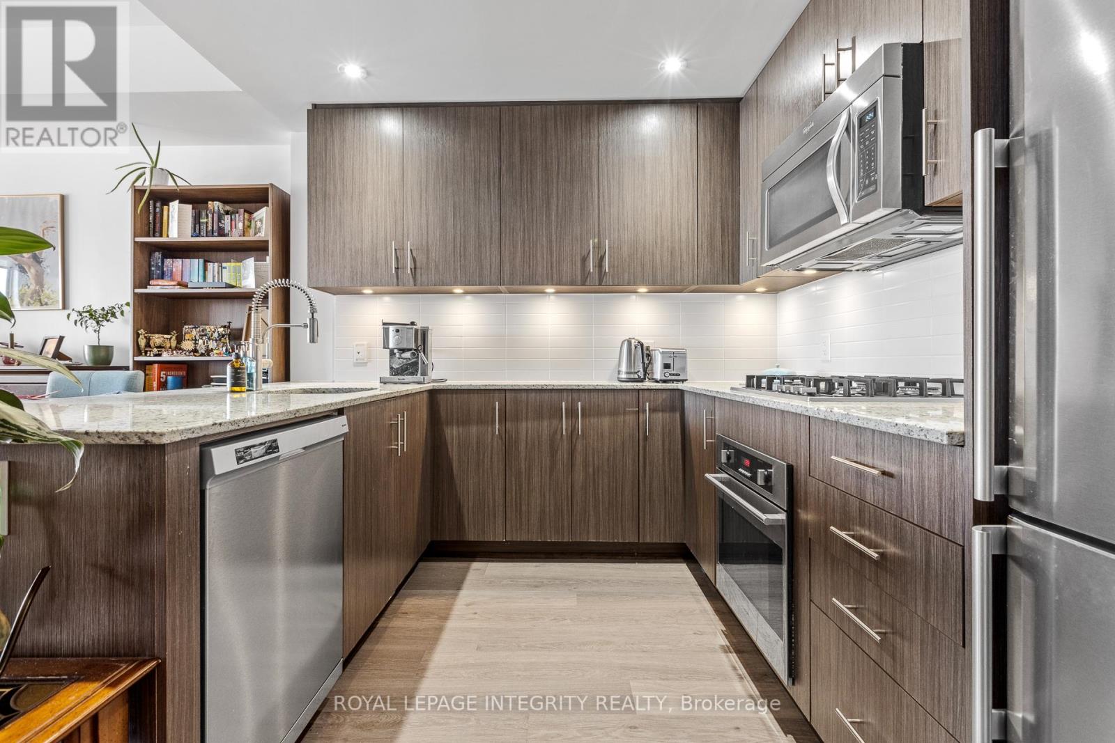 410 - 7 Marquette Avenue, Ottawa, Ontario  K1L 8A7 - Photo 9 - X12644354