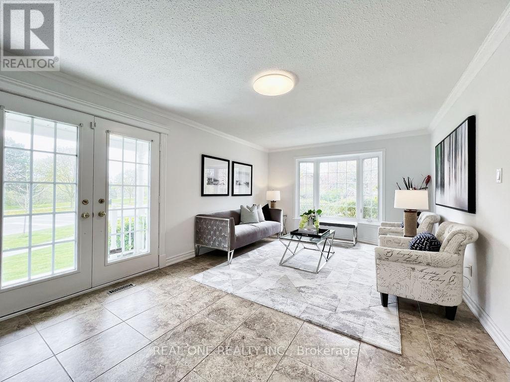 38 Mckay Crescent, Markham, Ontario  L3R 3M6 - Photo 3 - N12644352