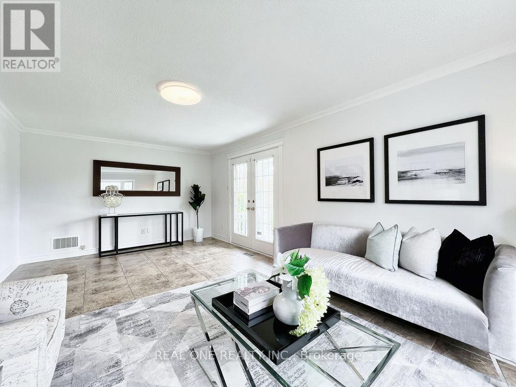 38 Mckay Crescent, Markham, Ontario  L3R 3M6 - Photo 5 - N12644352