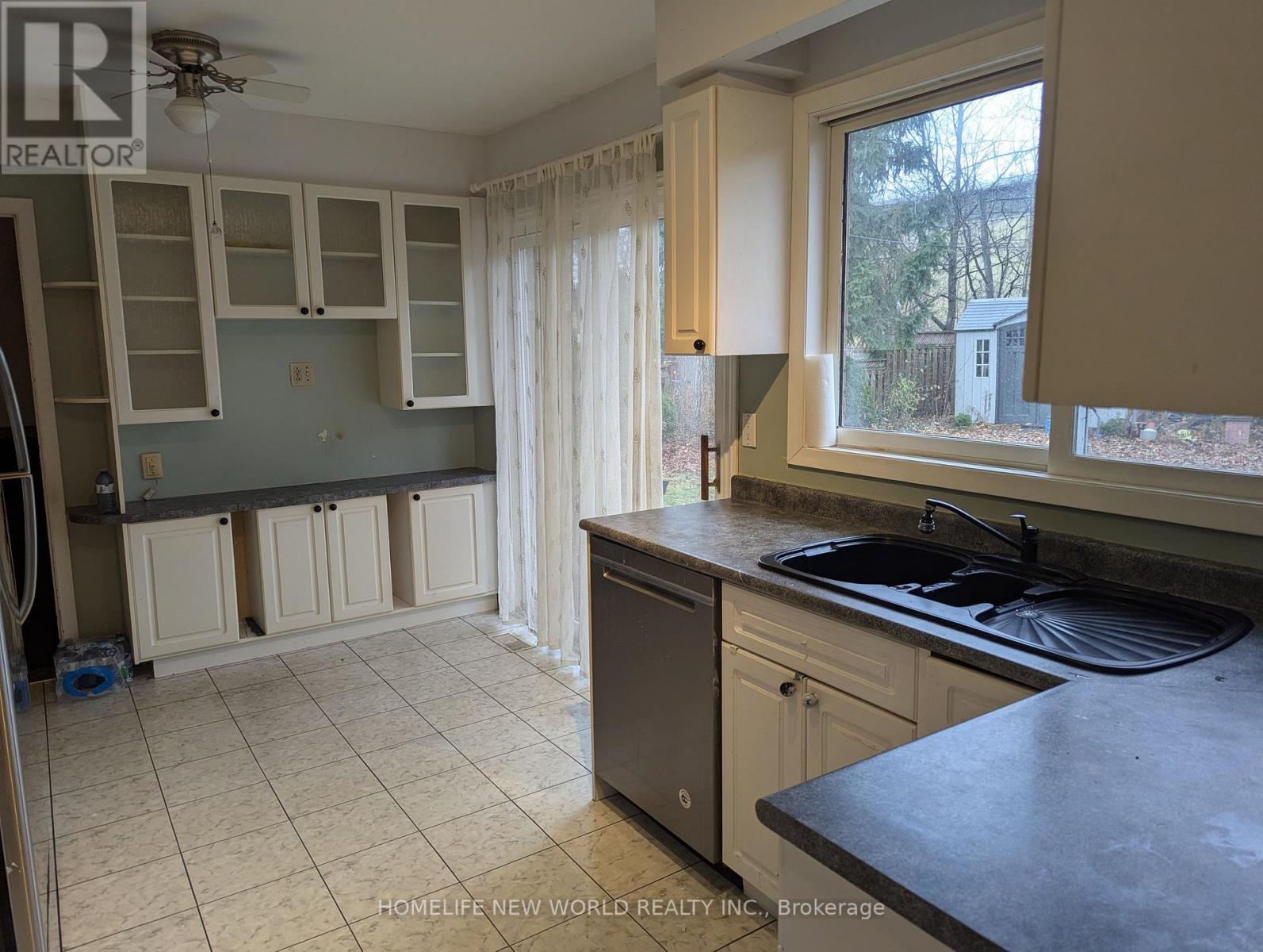 2053 Saxon Road, Oakville, Ontario  L6L 2V1 - Photo 14 - W12644356