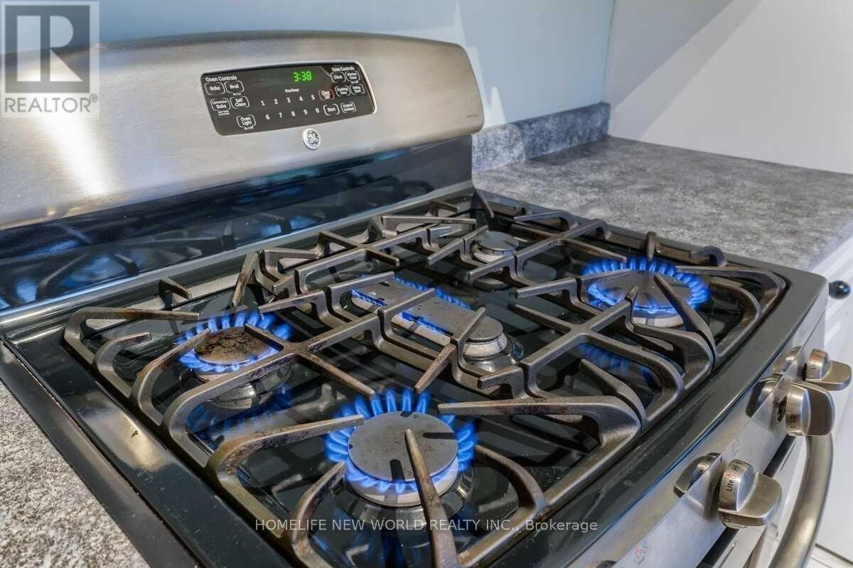 2053 Saxon Road, Oakville, Ontario  L6L 2V1 - Photo 7 - W12644356