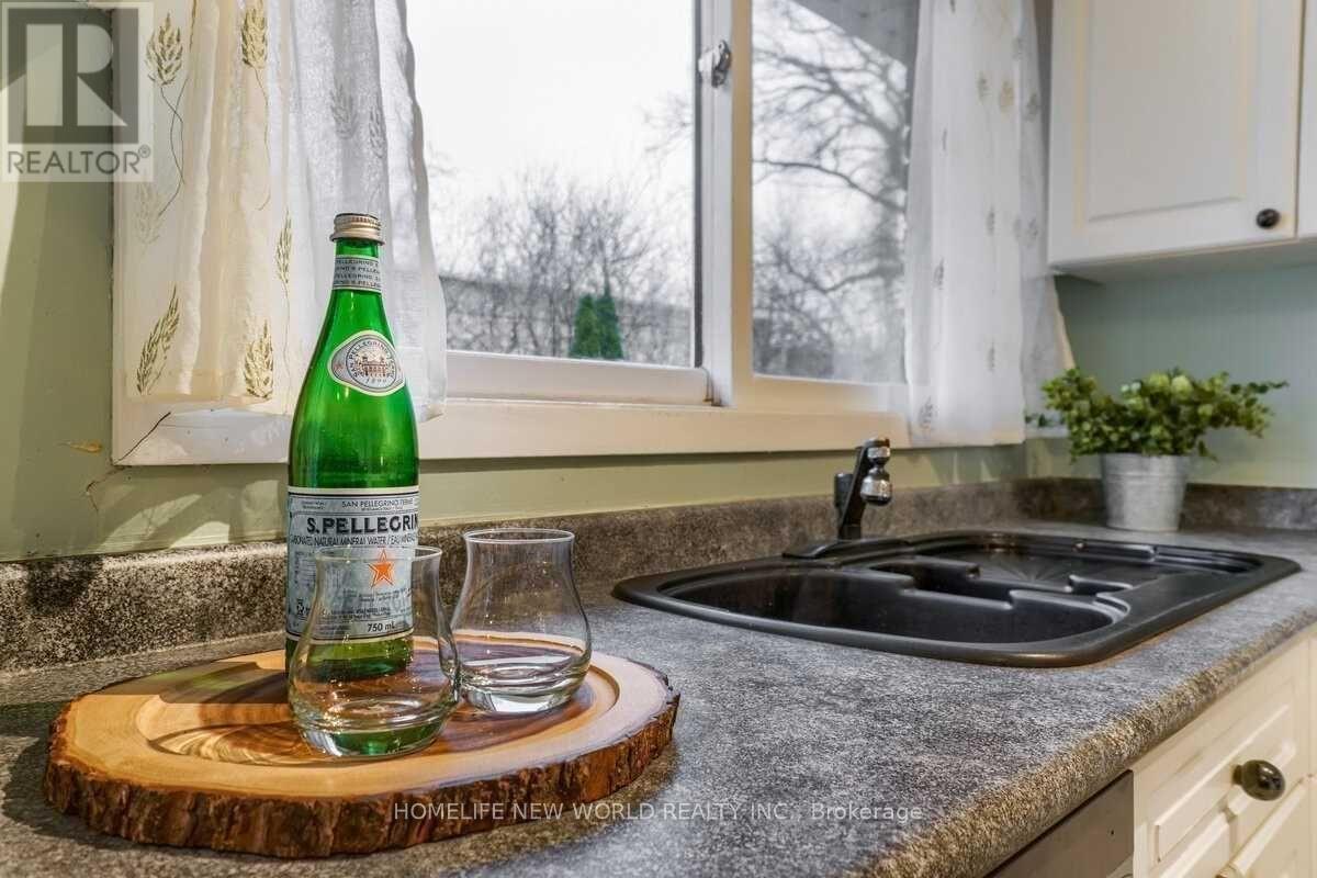 2053 Saxon Road, Oakville, Ontario  L6L 2V1 - Photo 8 - W12644356