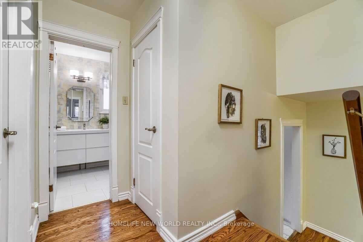 2053 Saxon Road, Oakville, Ontario  L6L 2V1 - Photo 9 - W12644356