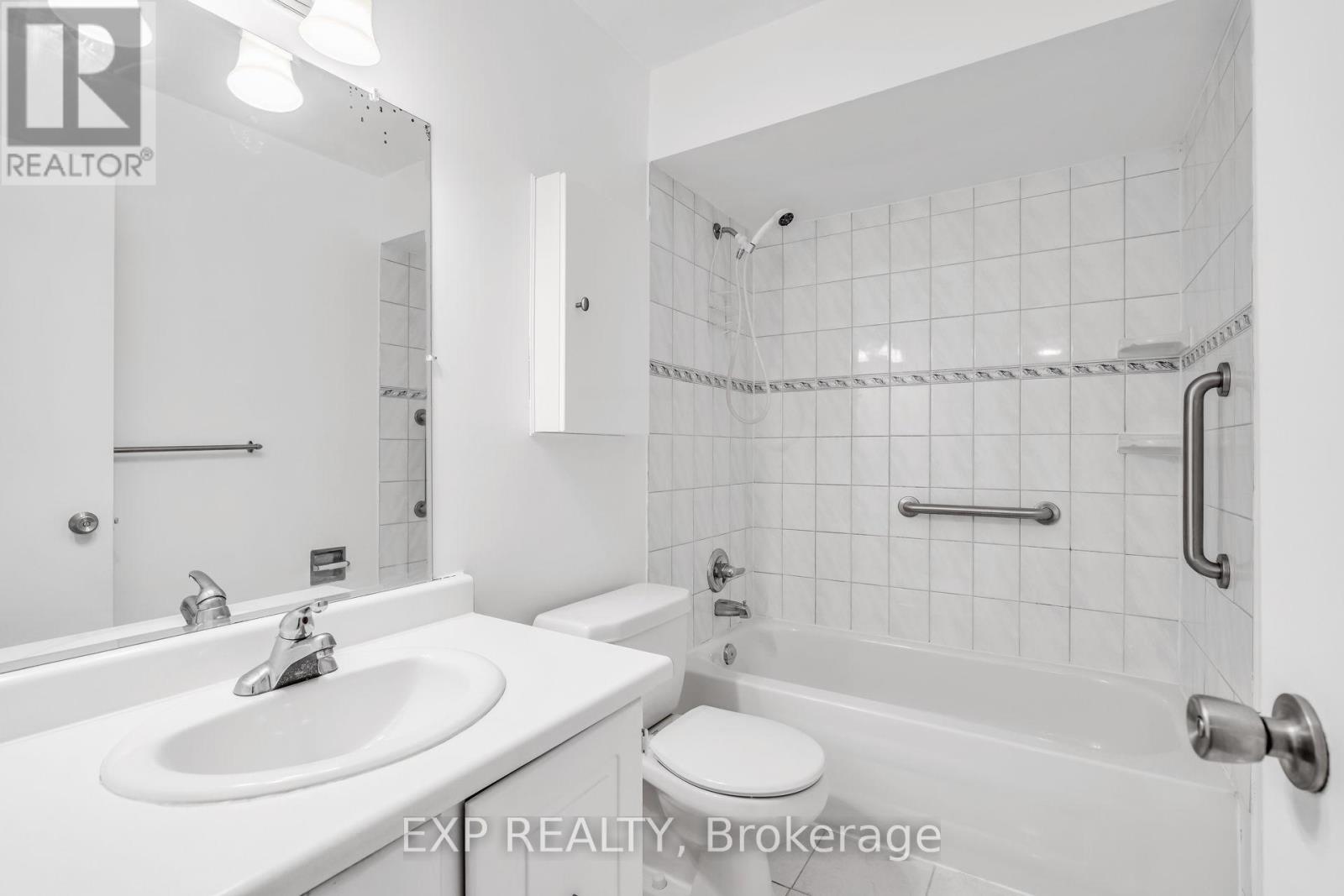 325 - 22 Niles Way, Markham, Ontario  L3T 5B8 - Photo 11 - N12644376