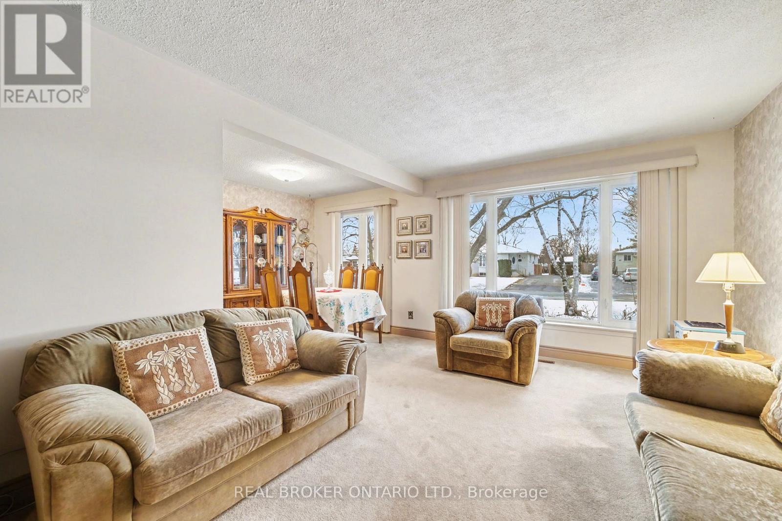 40 Flavian Crescent, Brampton, Ontario  L6T 3P4 - Photo 5 - W12644360