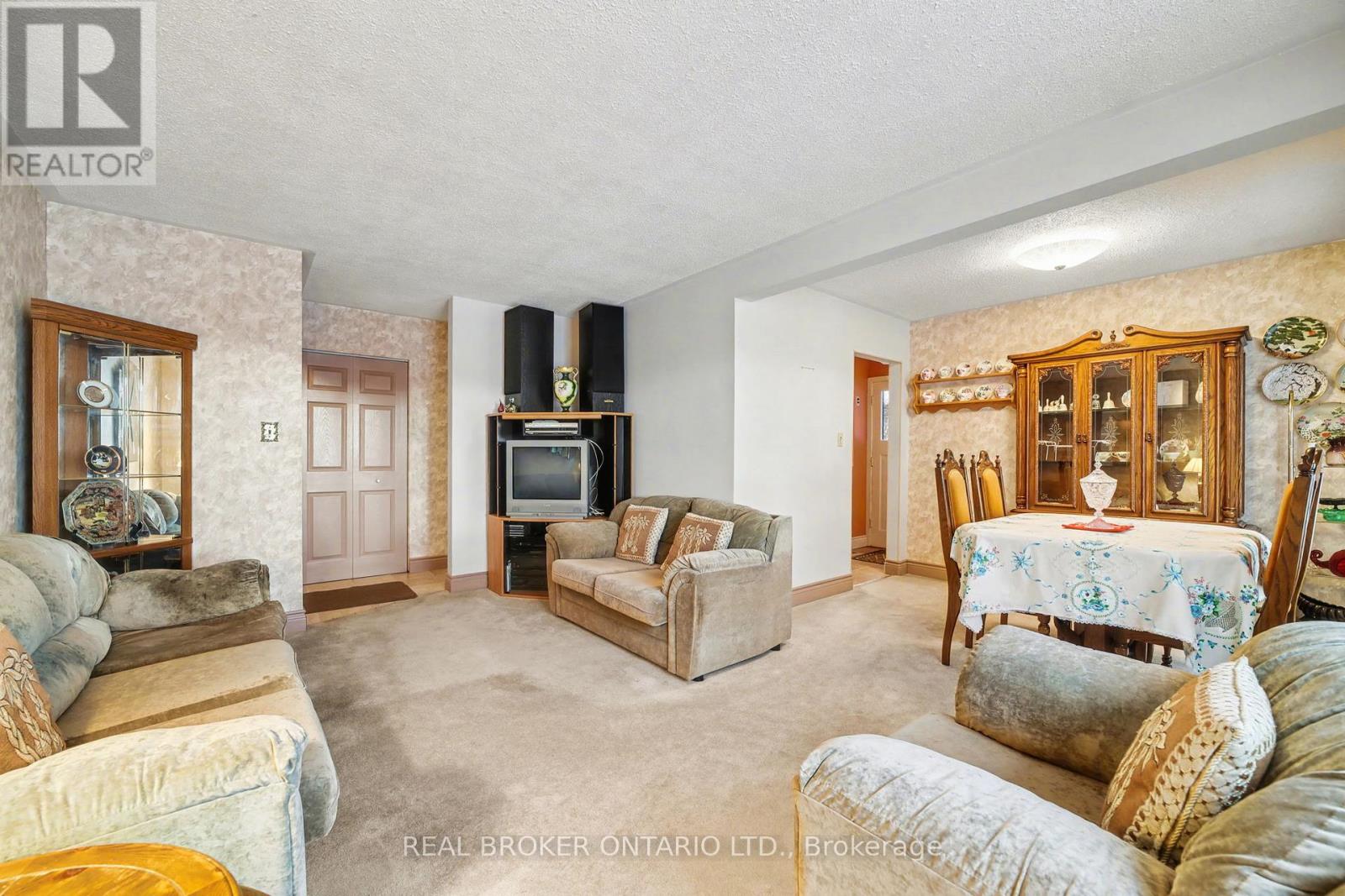 40 Flavian Crescent, Brampton, Ontario  L6T 3P4 - Photo 6 - W12644360