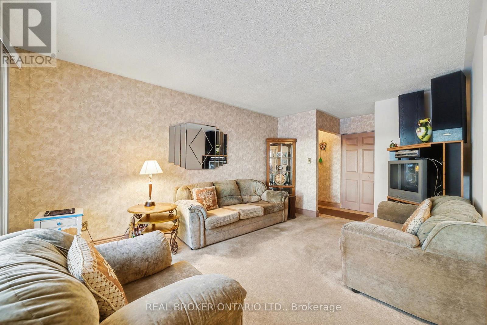 40 Flavian Crescent, Brampton, Ontario  L6T 3P4 - Photo 7 - W12644360