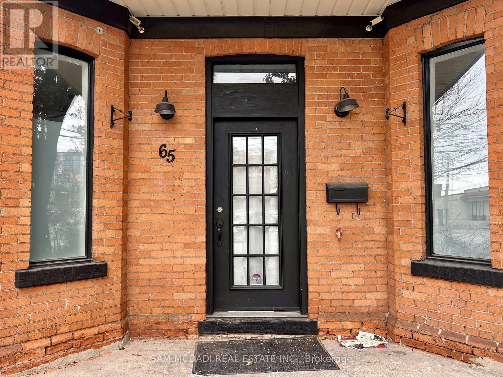 65 Walnut Street S, Hamilton, Ontario  L8N 2L2 - Photo 3 - X12644368