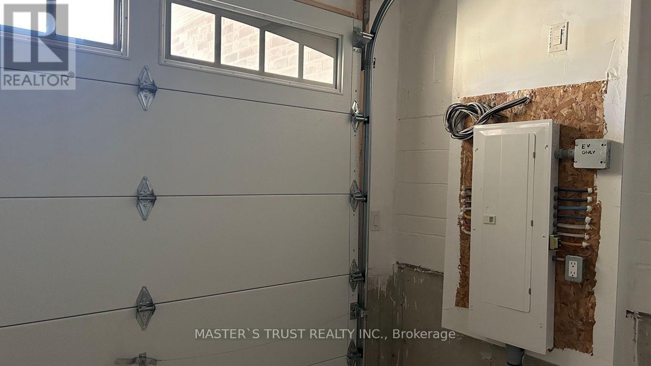 4287 Major Mackenzie Drive E, Markham, Ontario  L6C 3L5 - Photo 13 - N12644382