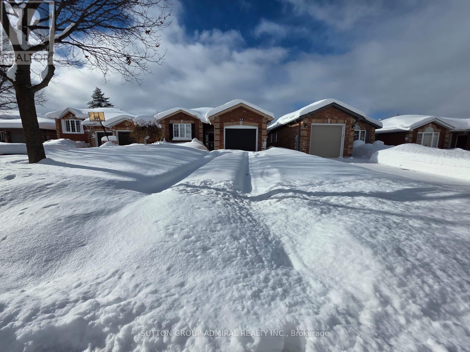 UPPER - 12 REVELSTOKE COURT, barrie (holly), Ontario