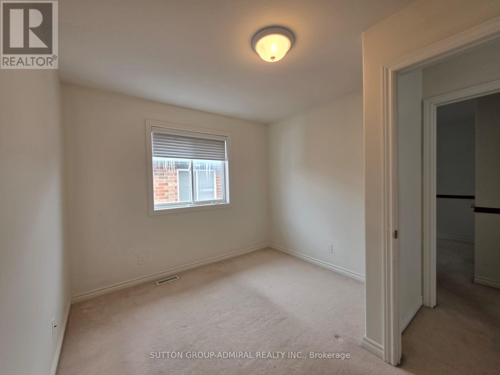 Upper - 12 Revelstoke Court, Barrie (Holly), Ontario  L4N 8X7 - Photo 11 - S12644384