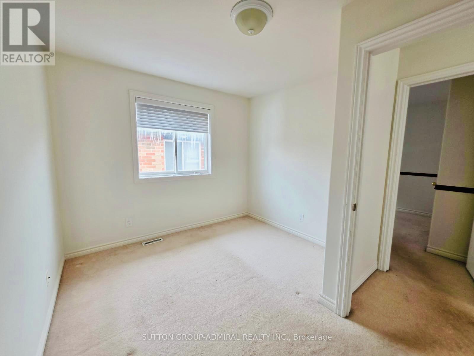 Upper - 12 Revelstoke Court, Barrie (Holly), Ontario  L4N 8X7 - Photo 15 - S12644384