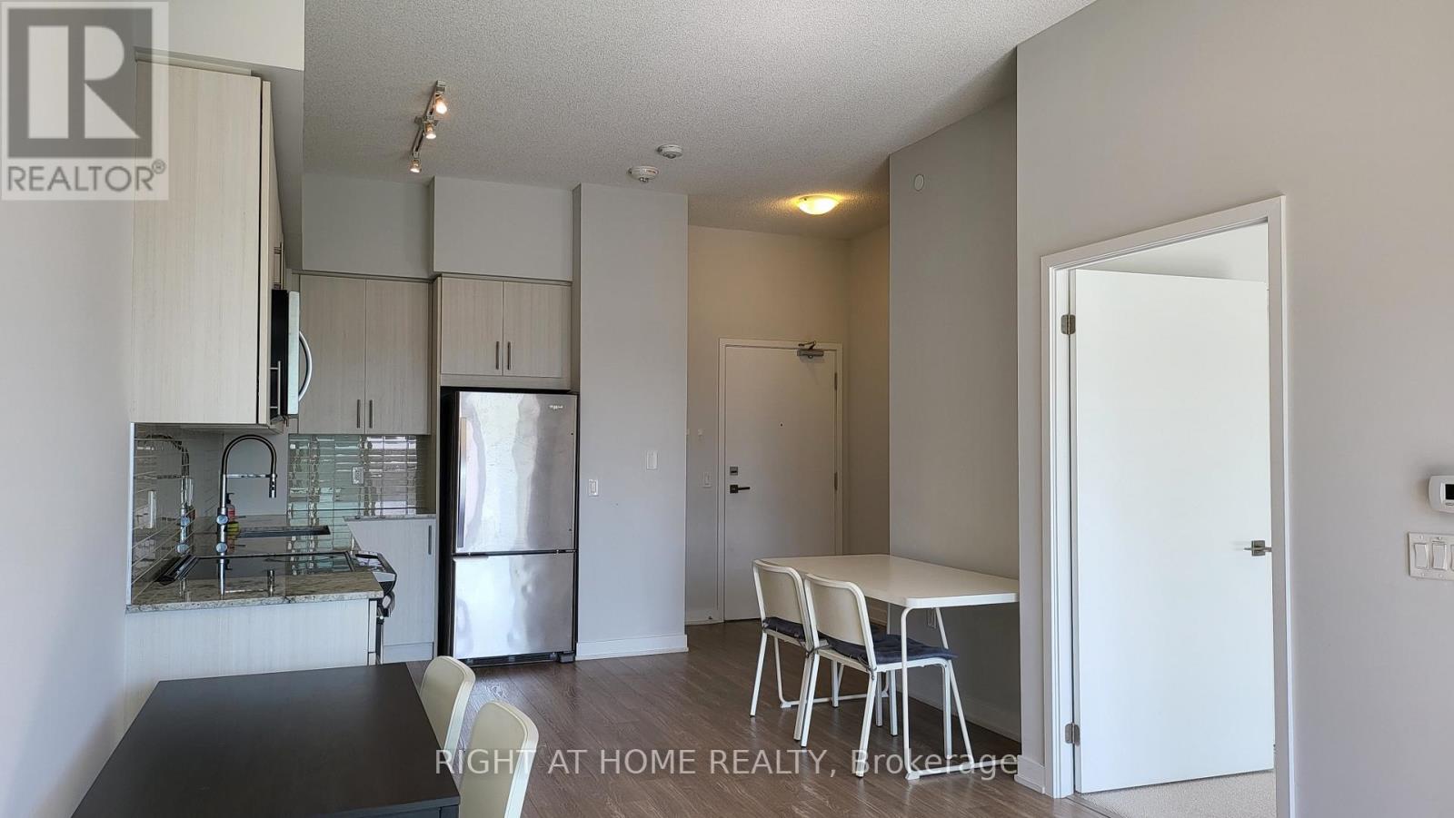 333 - 4055 Parkside Village Drive, Mississauga, Ontario  L5B 0K8 - Photo 2 - W12644388